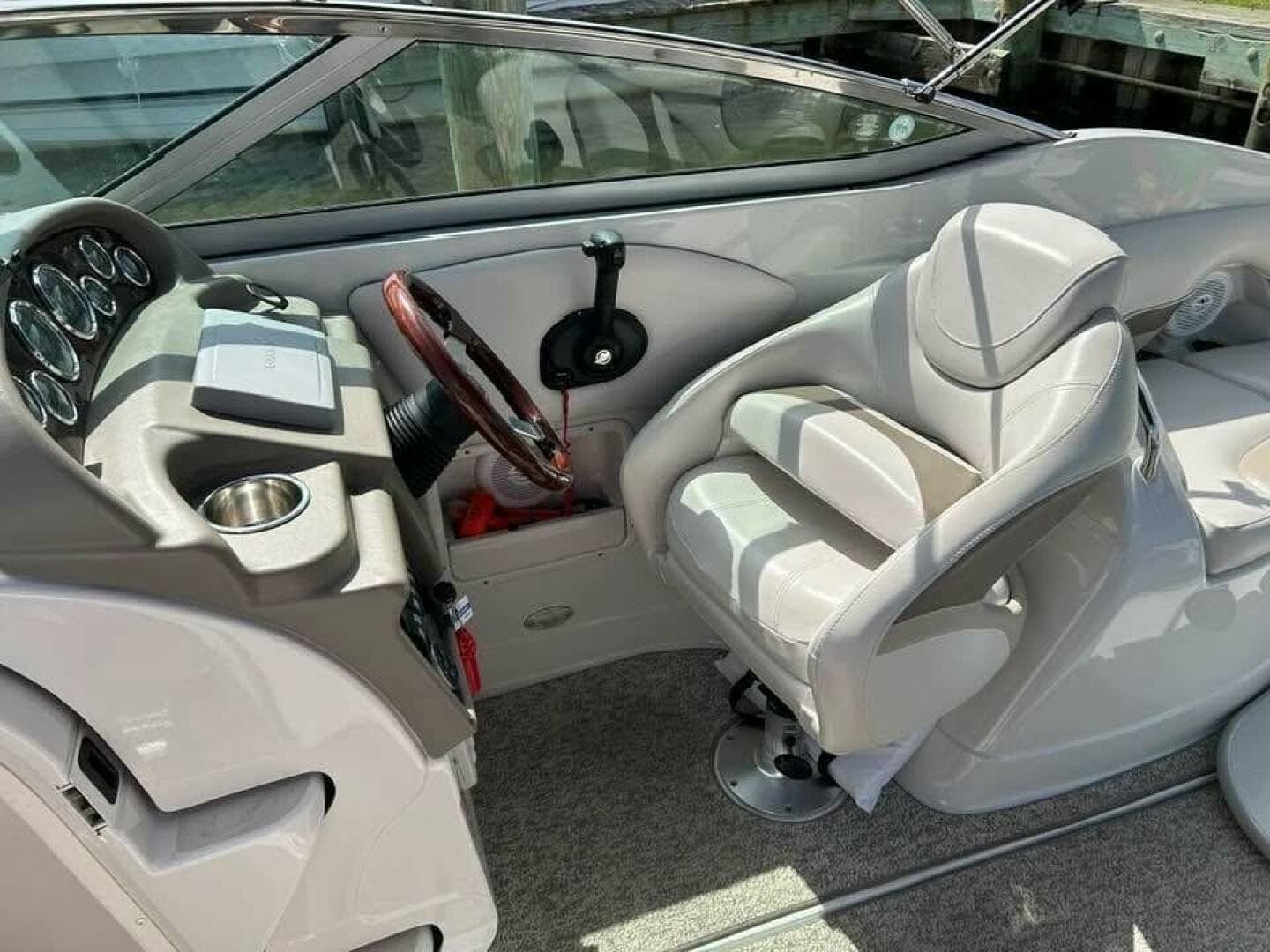 2011 Crownline 286 SC zum Verkauf in Chesapeake Beach, Maryland Cuddy Cabin 5