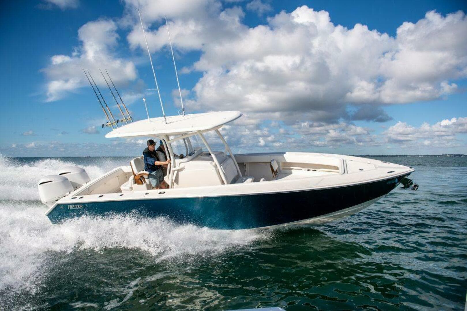 2027 Jupiter 30 in vendita a Dartmouth, Massachusetts Center Console