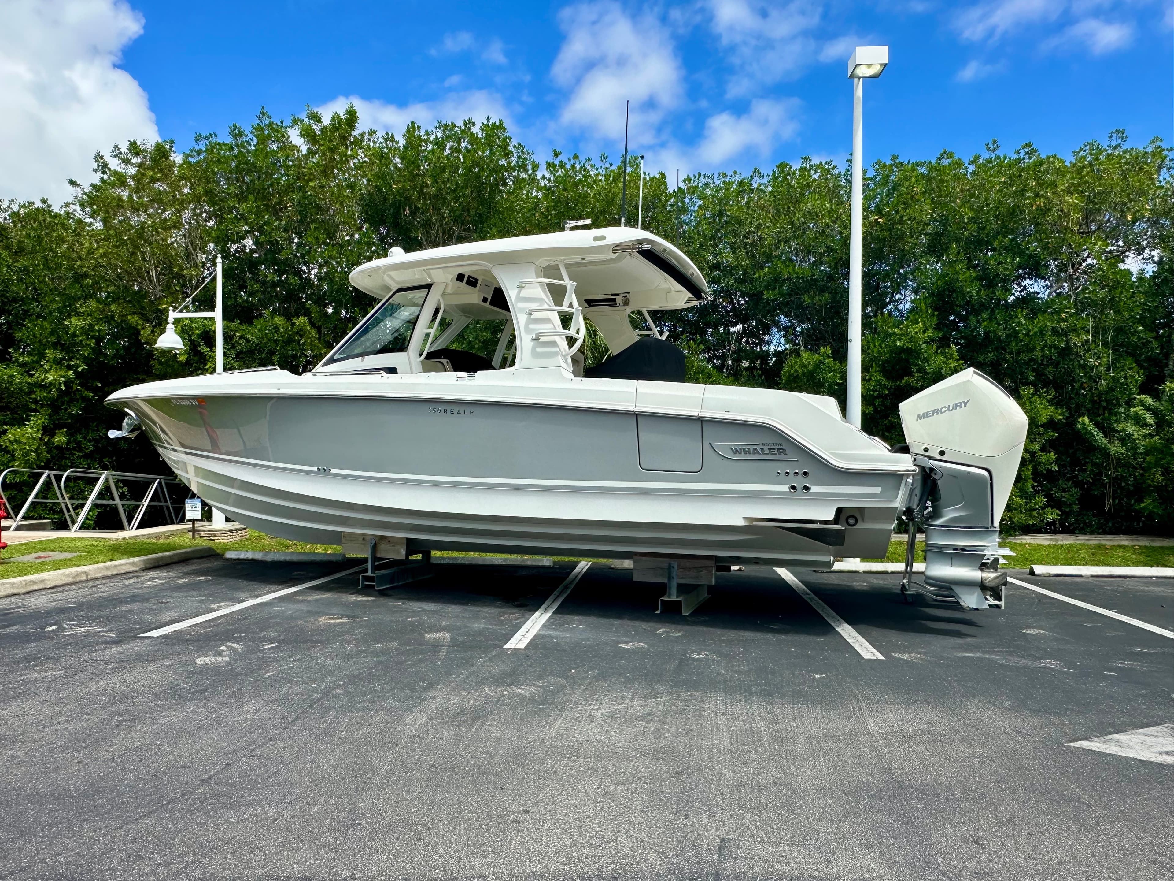 2021 Boston Whaler 350 Realm in vendita a Fort Myers, FL Bowrider 2