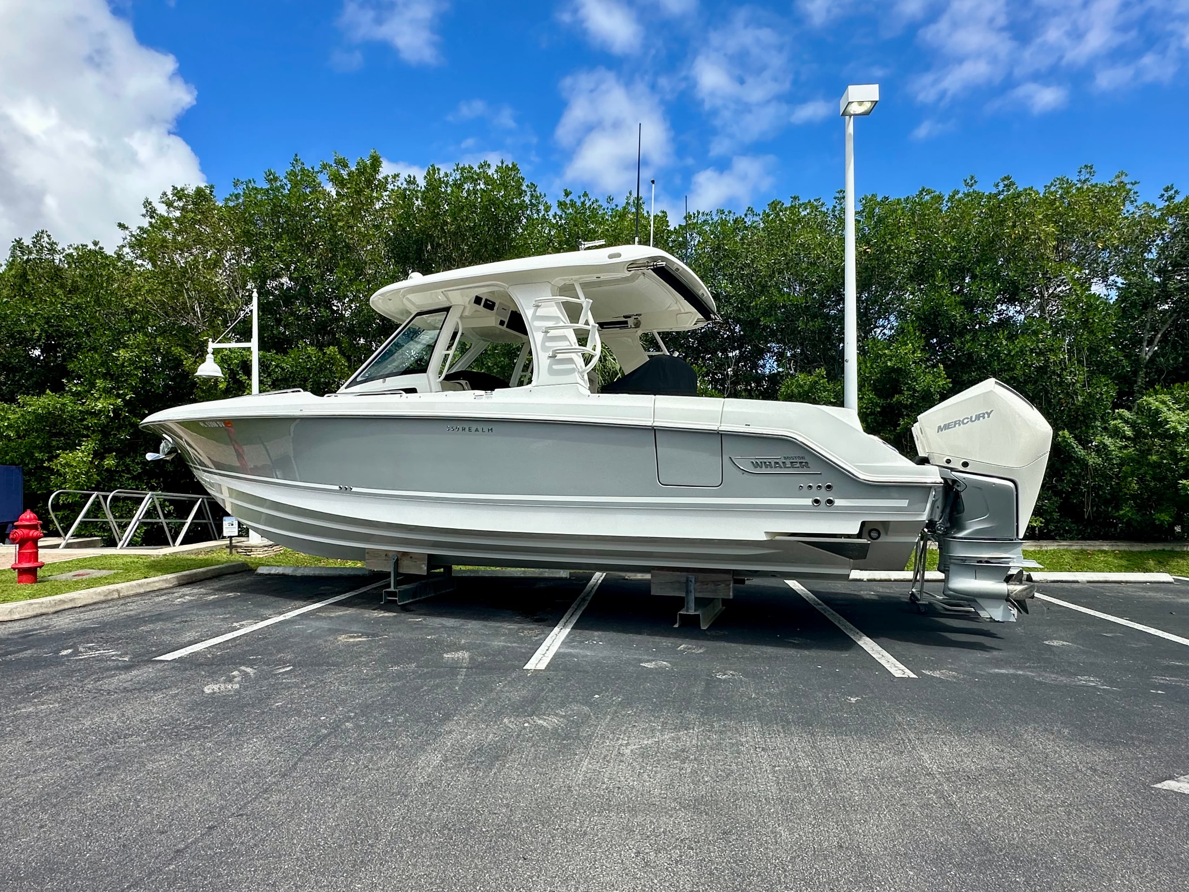 2021 Boston Whaler 350 Realm in vendita a Fort Myers, FL Bowrider 3