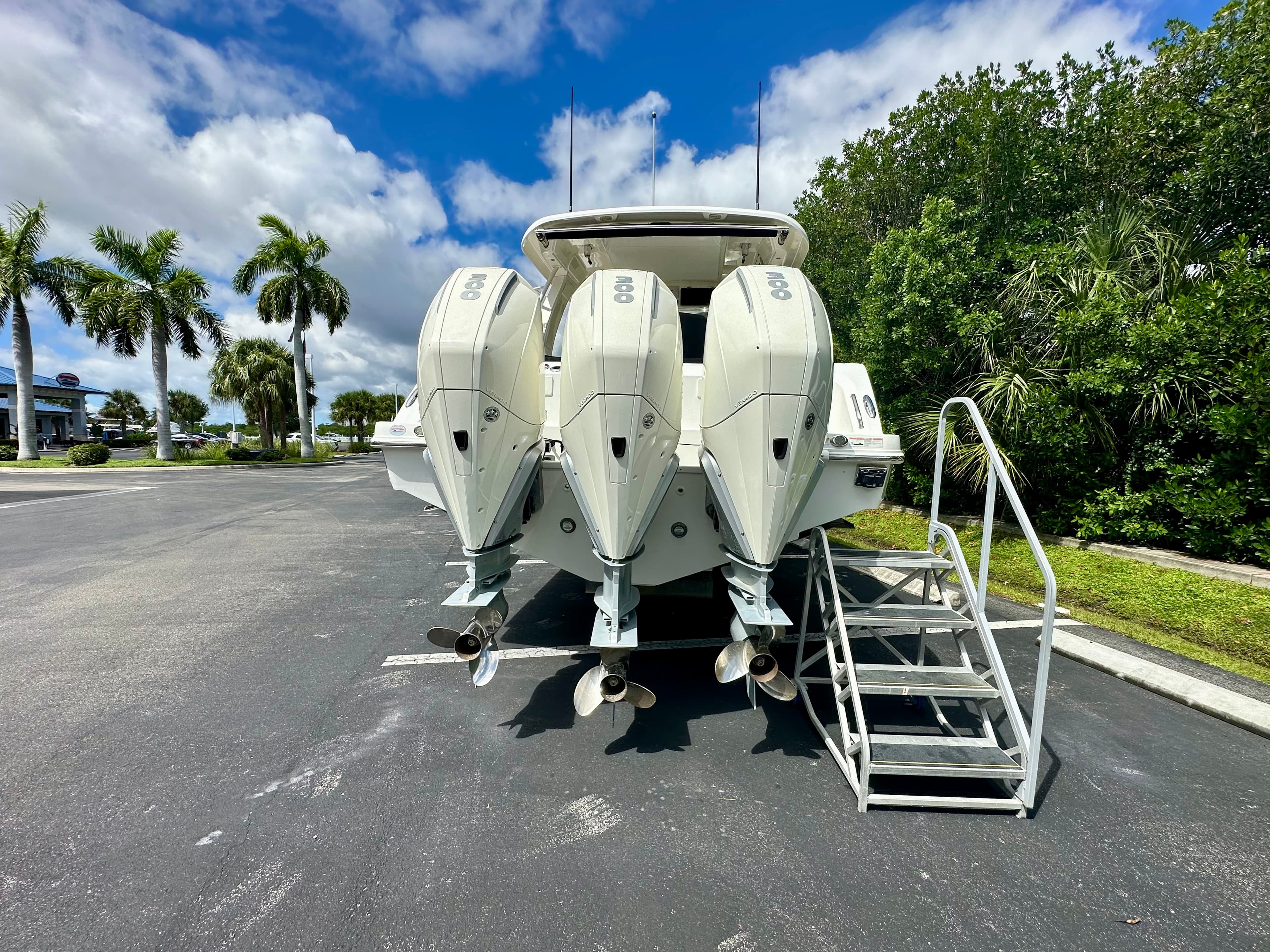 2021 Boston Whaler 350 Realm in vendita a Fort Myers, FL Bowrider 5