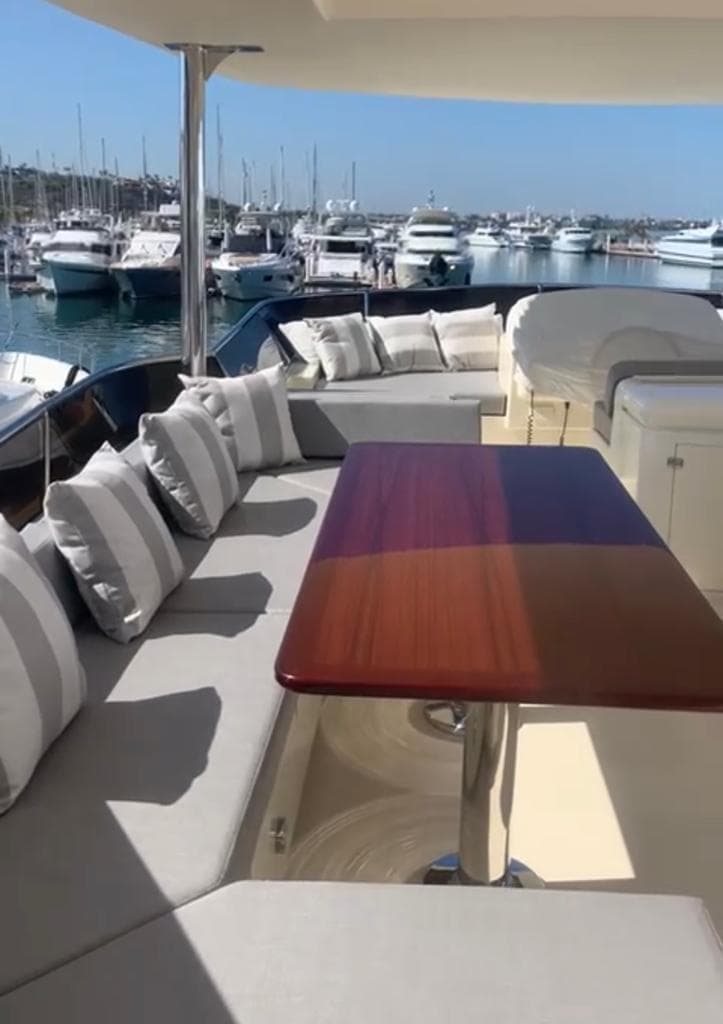 1998 Azimut 85 Ultimate zum Verkauf in Puerto Vallarta, MX Flybridge 4
