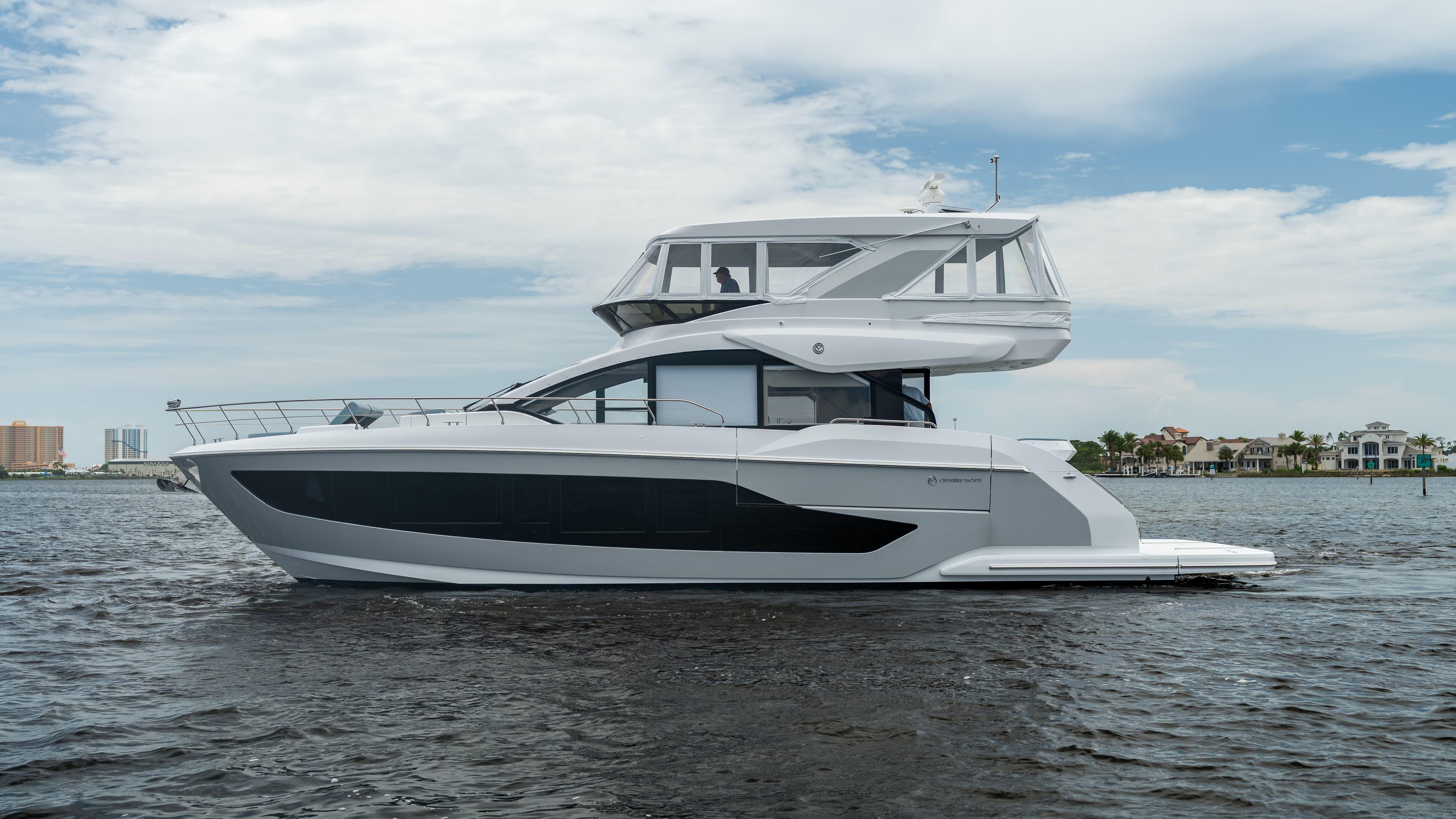 2026 Cruisers Yachts 57 FLY à vendre à Panama City, FL Motor Yacht