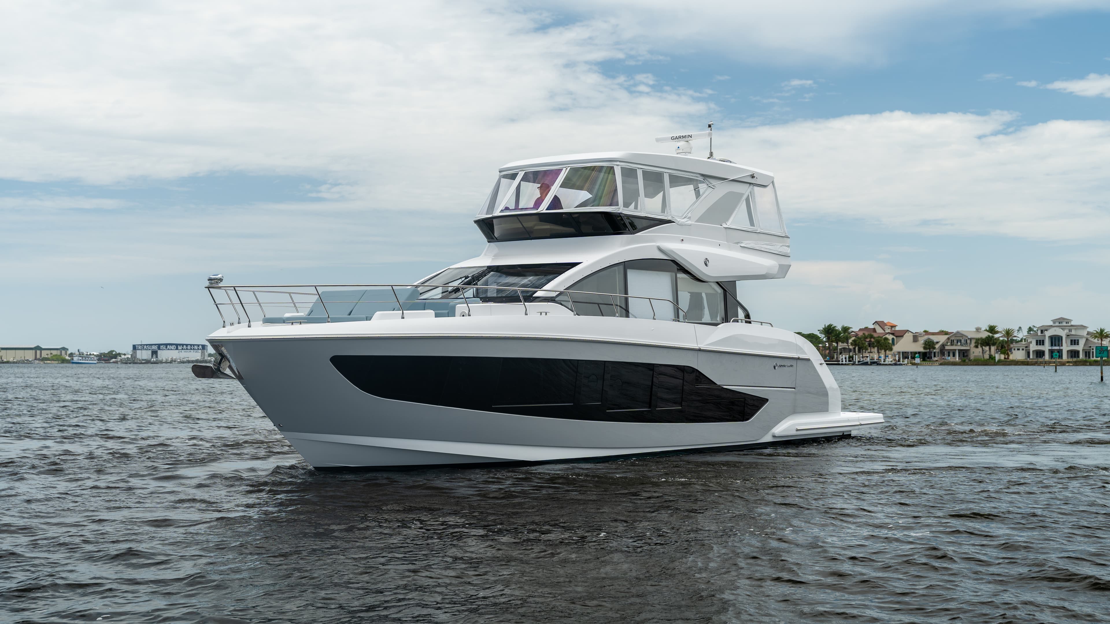 2026 Cruisers Yachts 57 FLY à vendre à Panama City, FL Motor Yacht 2