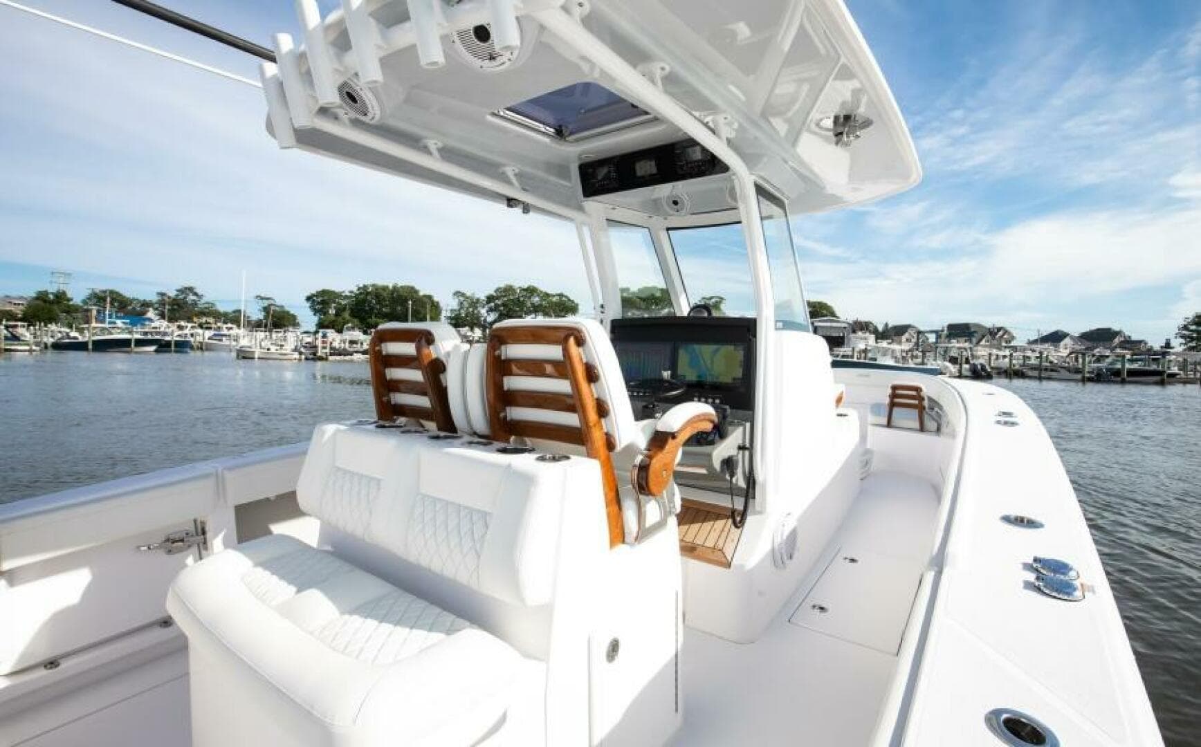 2027 Jupiter 340LS in vendita a Dartmouth, Massachusetts Center Console 4