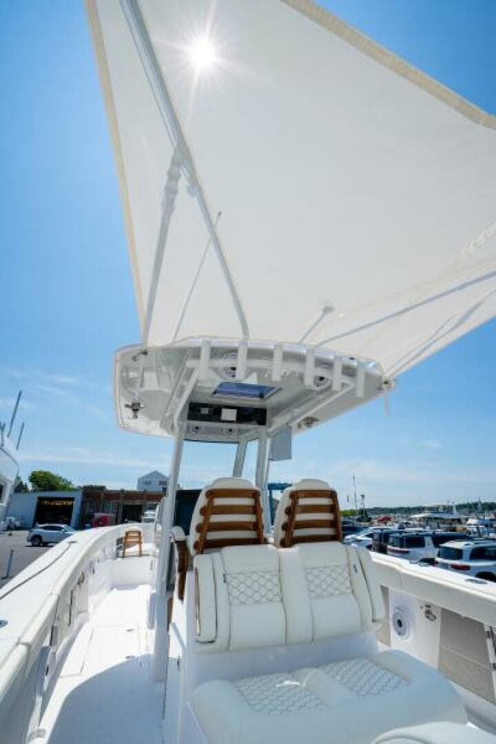 2027 Jupiter 340LS in vendita a Dartmouth, Massachusetts Center Console 5