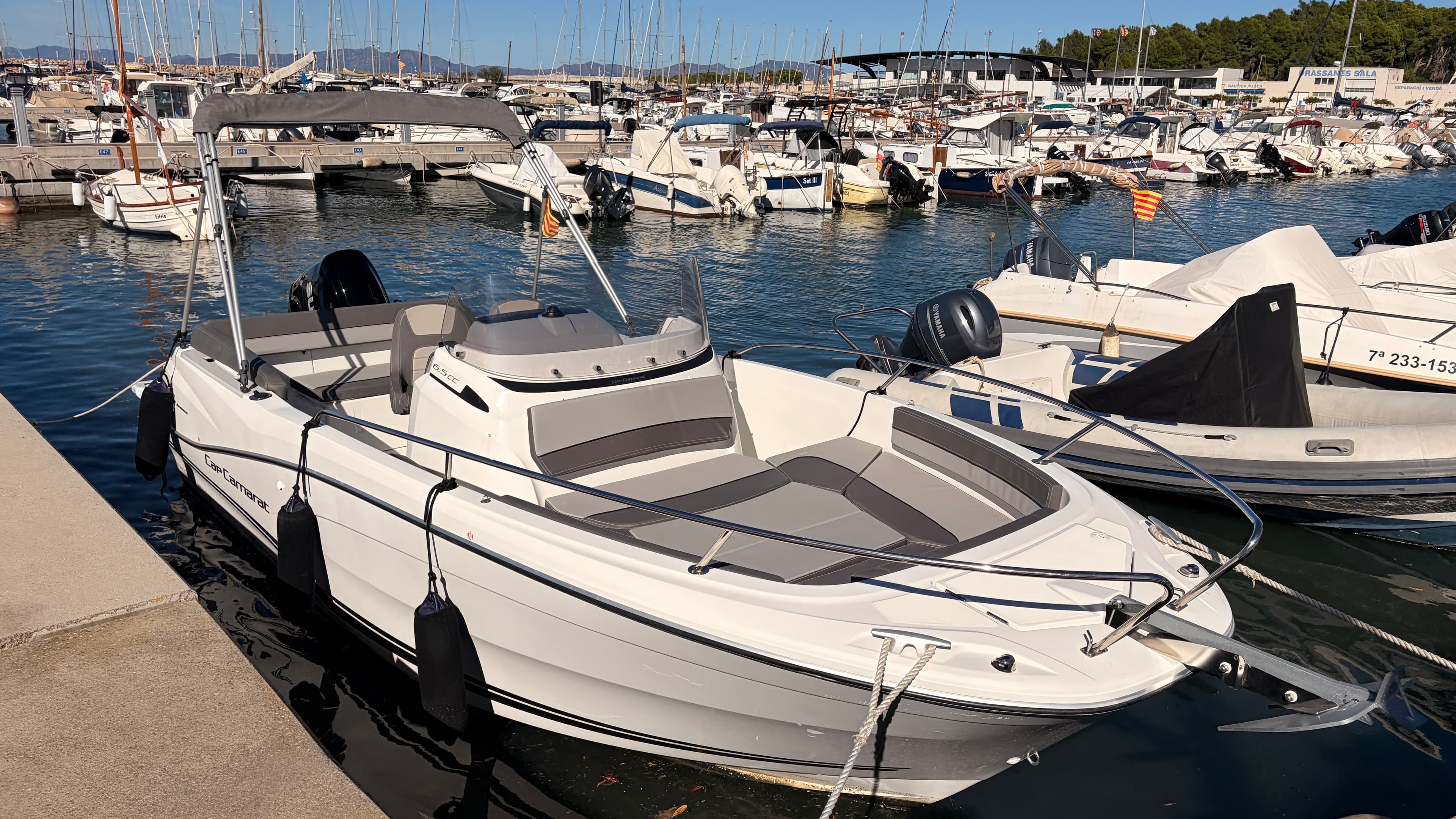 2024 Jeanneau Cap Camarat 6.5 CC Serie3 te koop in Viladamat, ES Center Console