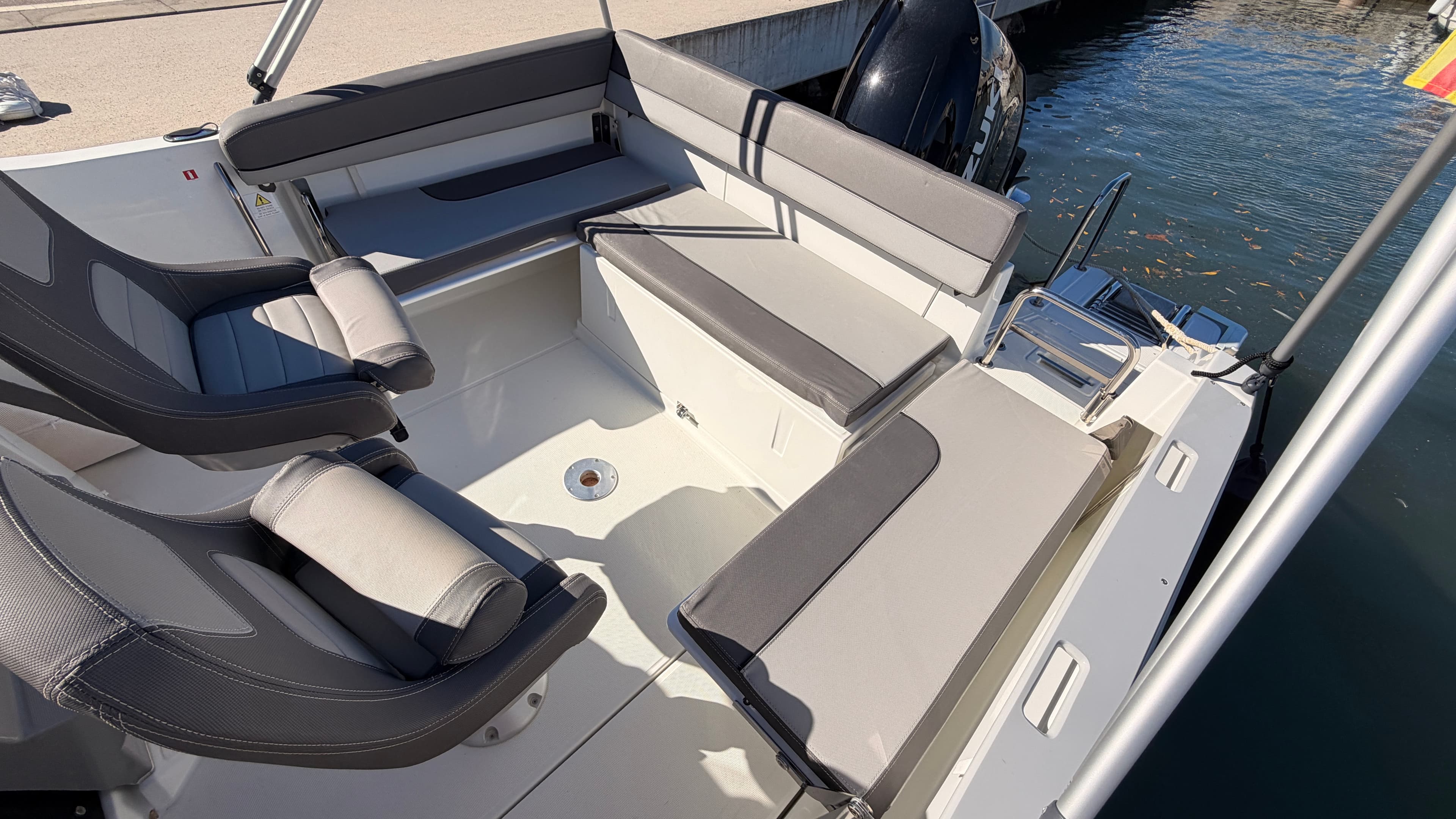 2024 Jeanneau Cap Camarat 6.5 CC Serie3 te koop in Viladamat, ES Center Console 5