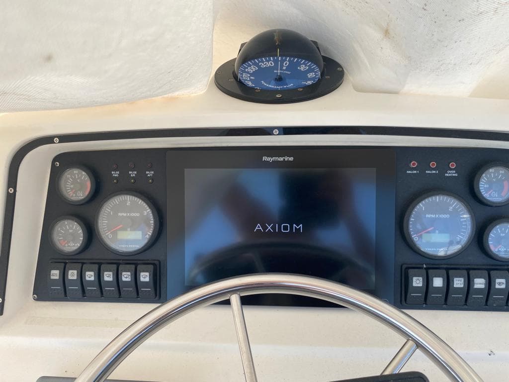 1990 Bertram 37 Convertible for Sale in Province of Livorno, IT Flybridge 4