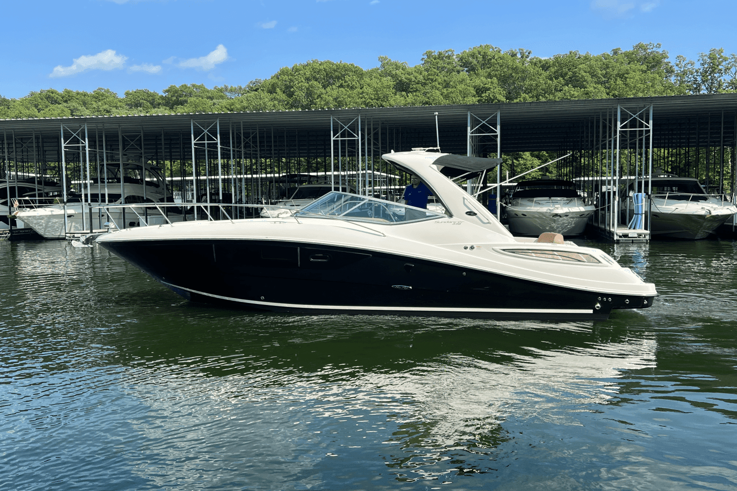 2016 Sea Ray 330 Sundancer in vendita a Lake Ozark, MO Express Cruiser
