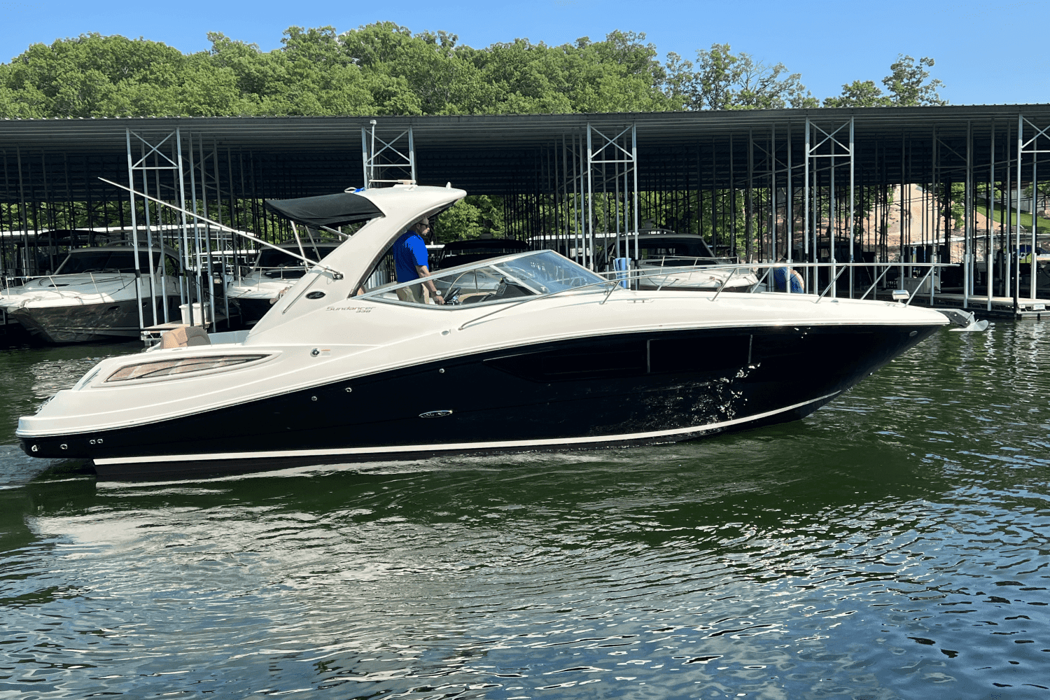 2016 Sea Ray 330 Sundancer in vendita a Lake Ozark, MO Express Cruiser 2