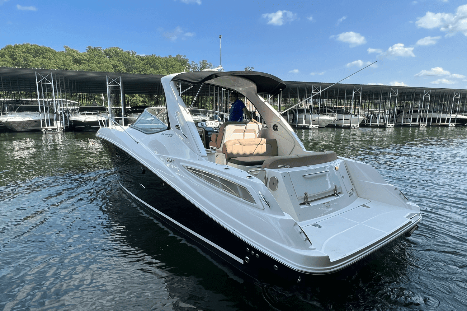 2016 Sea Ray 330 Sundancer in vendita a Lake Ozark, MO Express Cruiser 3