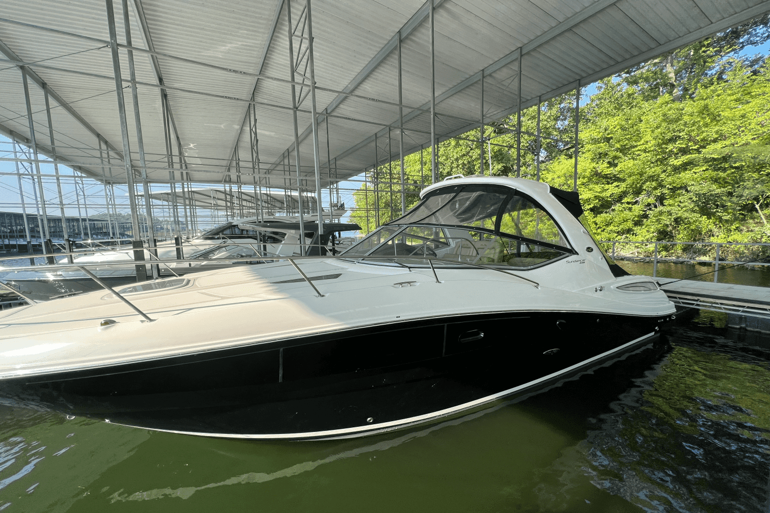 2016 Sea Ray 330 Sundancer in vendita a Lake Ozark, MO Express Cruiser 4