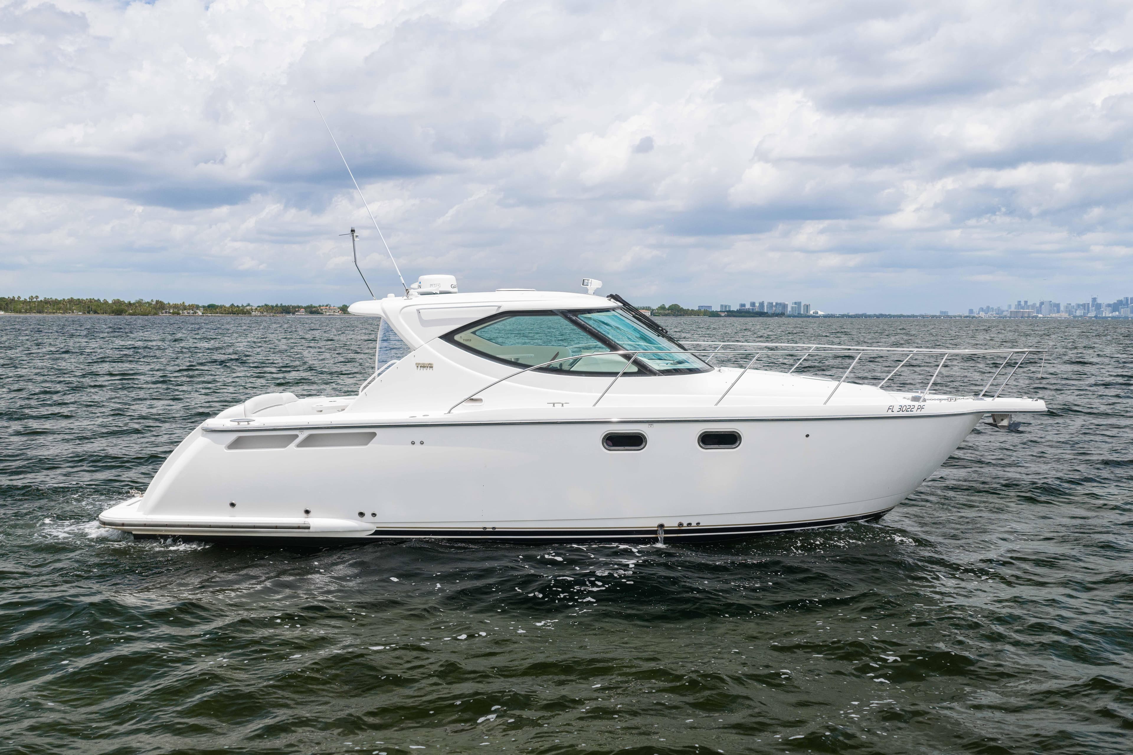 2010 Tiara Yachts 3500 Sovran LE zum Verkauf in Coral Gables, Florida Motor Yacht 3