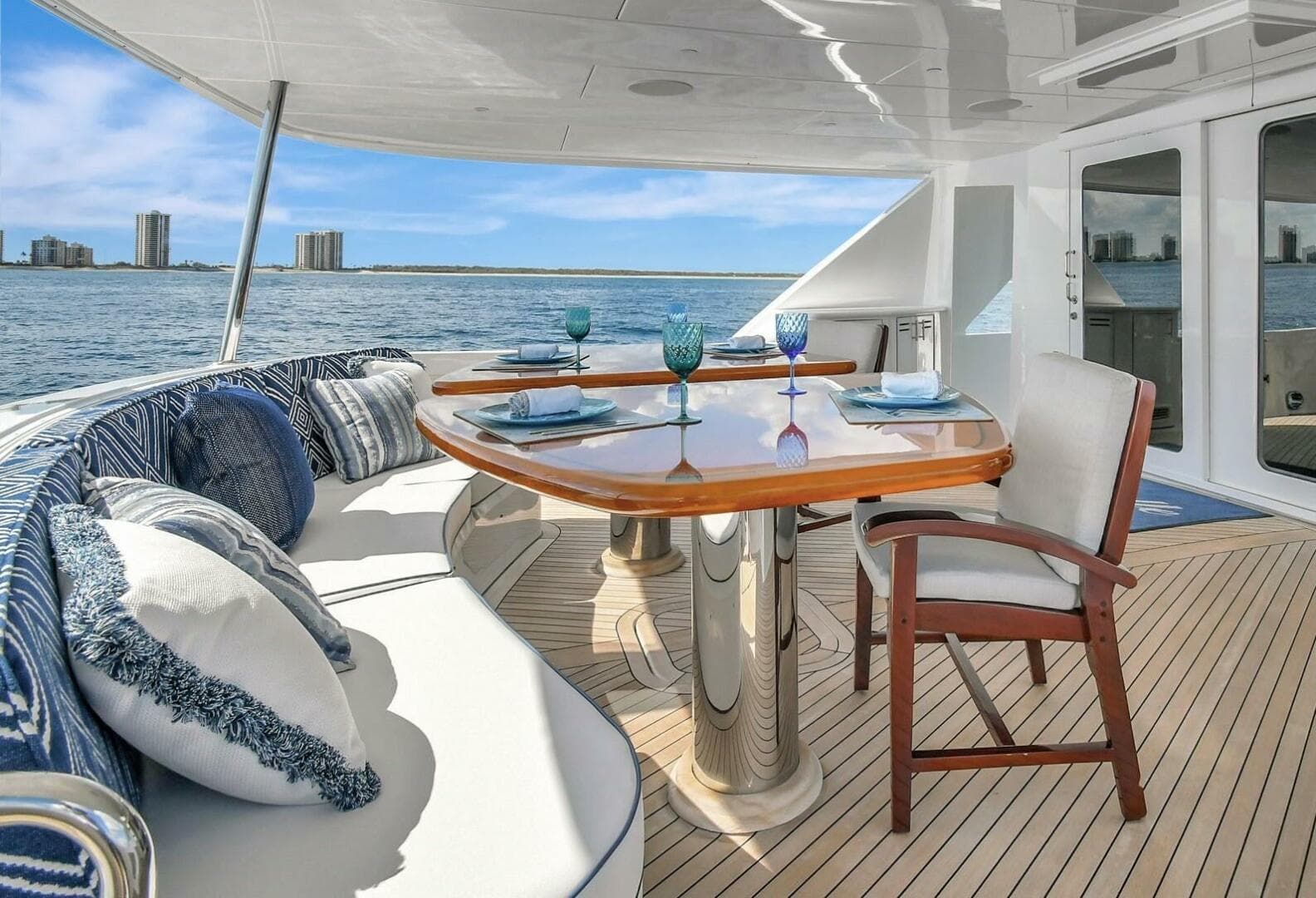 2005 Hatteras 100 Motor Yacht for Sale in Fort Lauderdale, Florida Motor Yacht 3