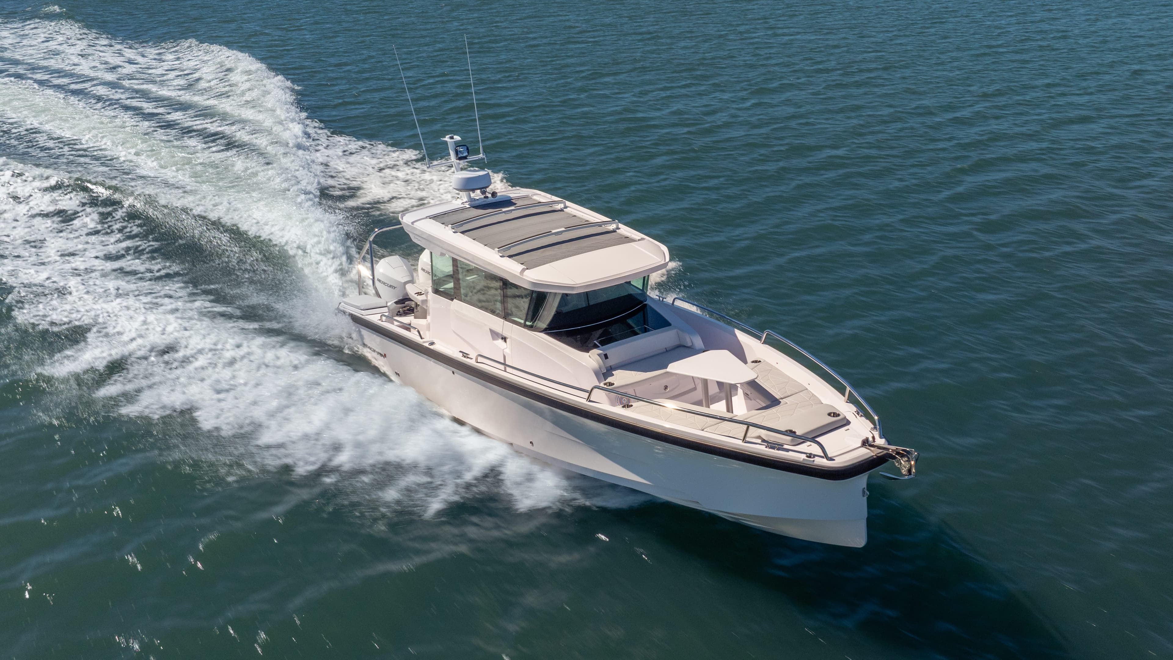 2027 Axopar 29 XC Cross Cabin zum Verkauf in Newport Beach, California Walk-around Boats