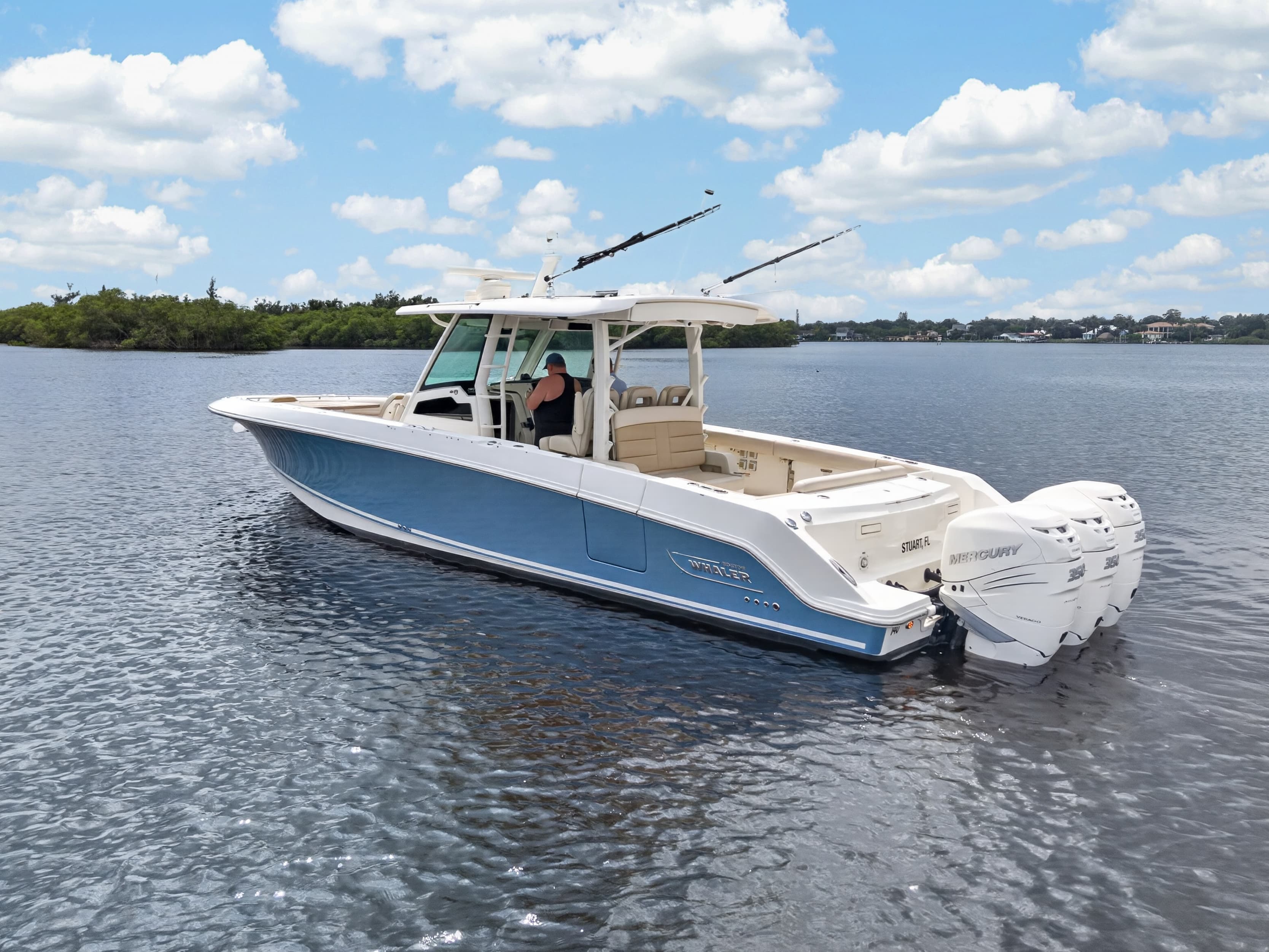 2018 Boston Whaler 380 Outrage zum Verkauf in Stuart, Florida Center Console