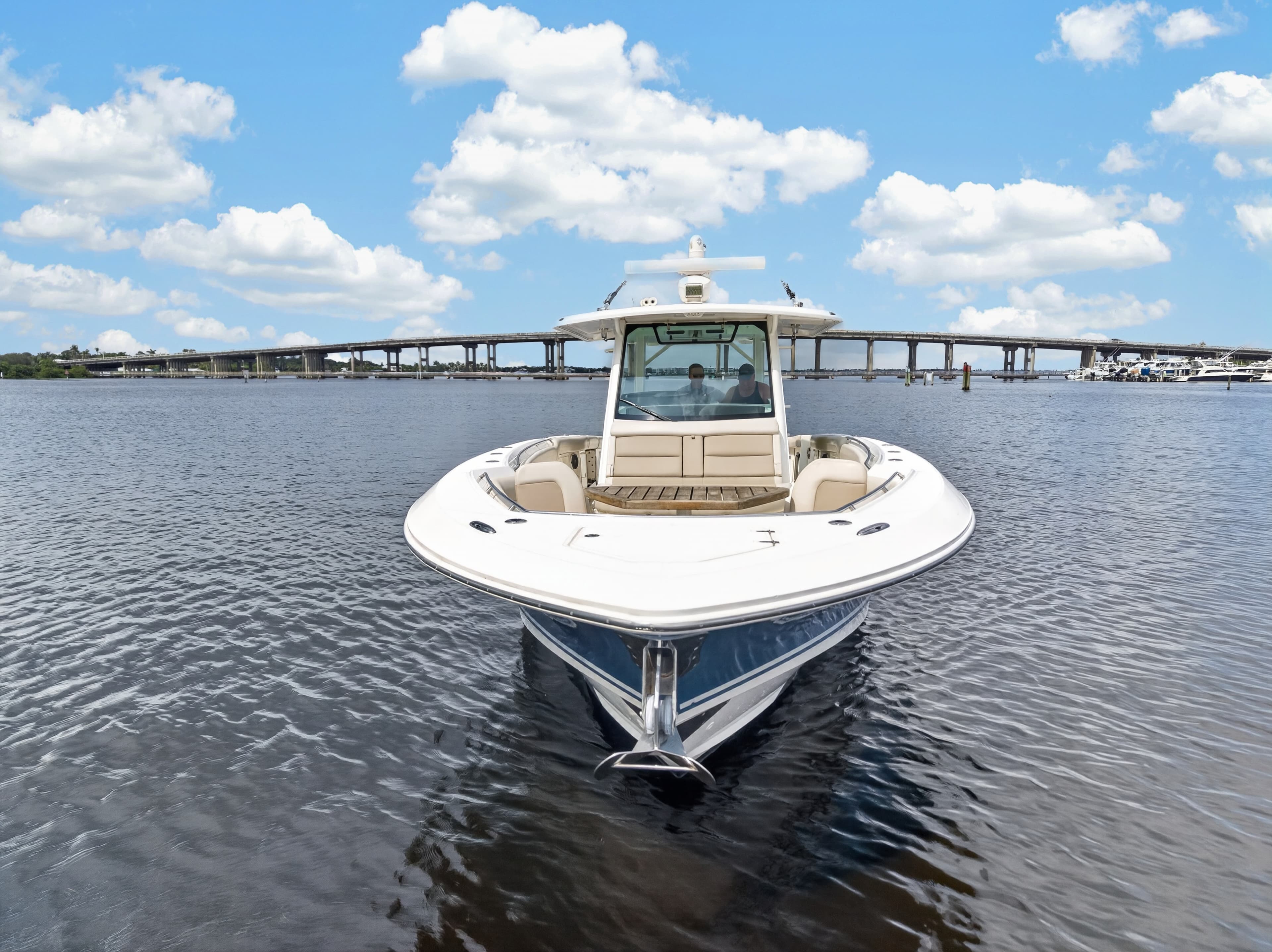 2018 Boston Whaler 380 Outrage zum Verkauf in Stuart, Florida Center Console 4