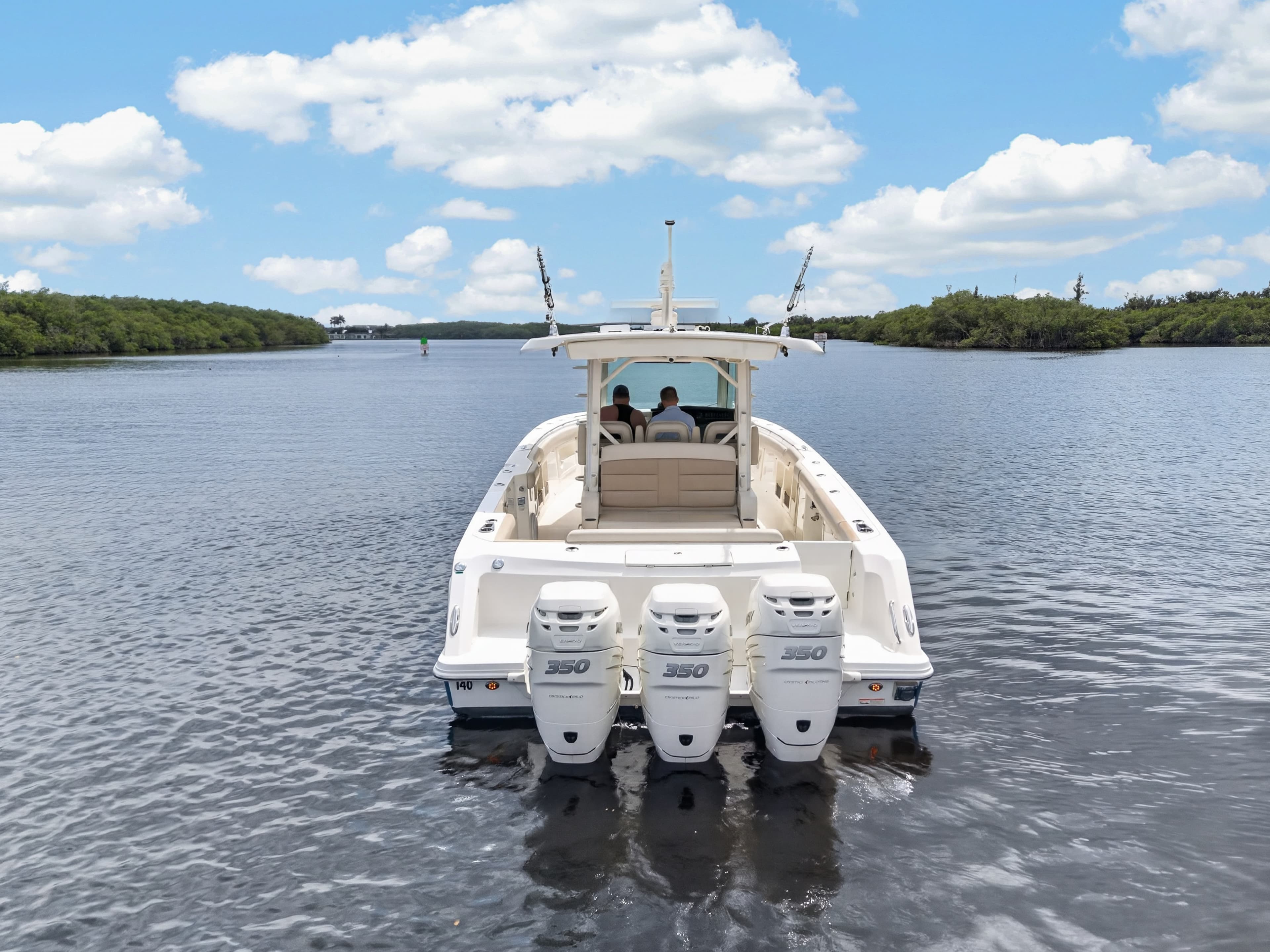 2018 Boston Whaler 380 Outrage zum Verkauf in Stuart, Florida Center Console 5
