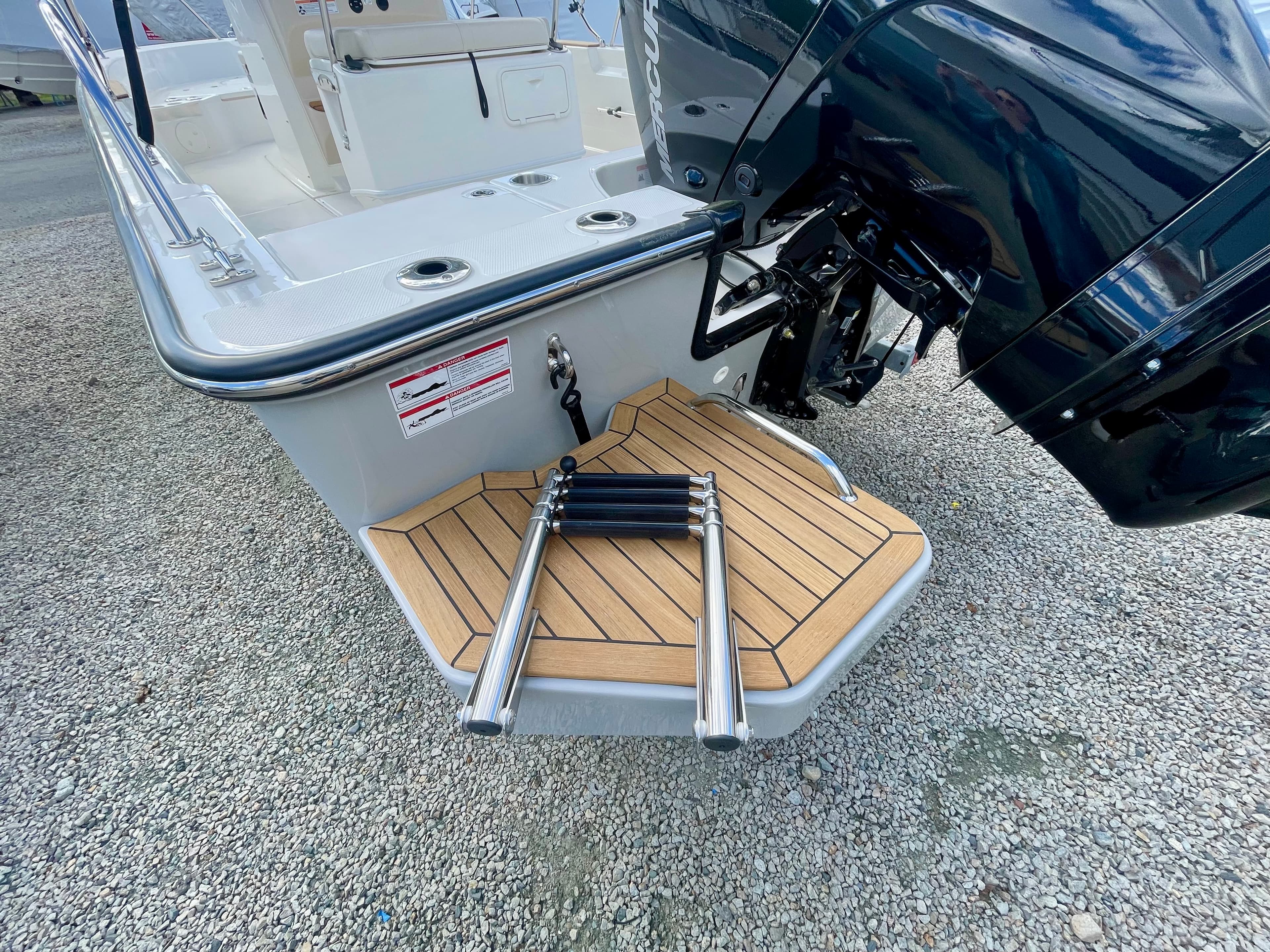 2026 Boston Whaler 210 Montauk zum Verkauf in Quincy, MA Center Console 3