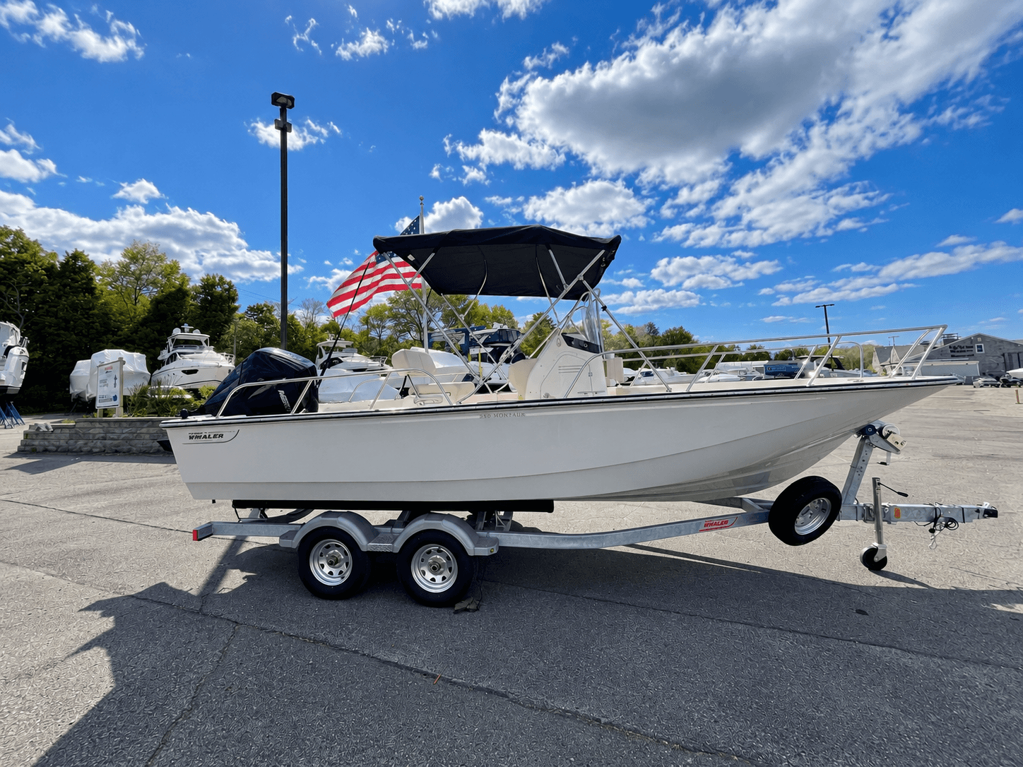 2026 Boston Whaler 210 Montauk zum Verkauf in Quincy, MA Center Console