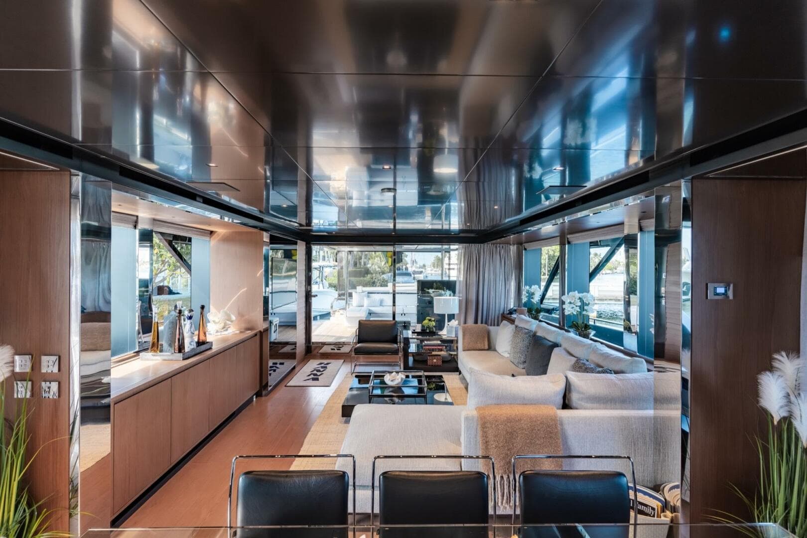 2019 Riva 90' Argo in vendita a Newport, Rhode Island Flybridge 5