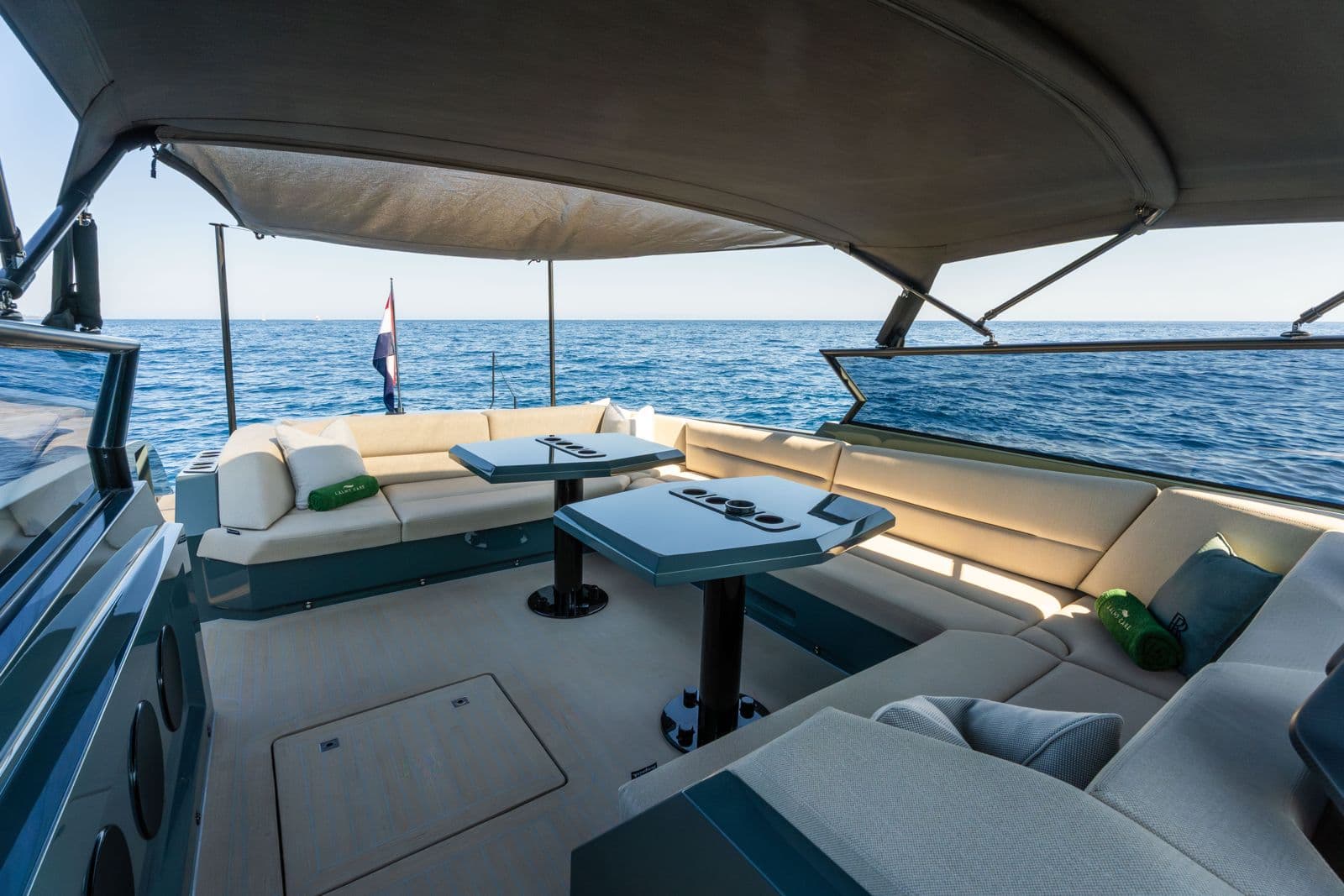 2025 Vanquish Yachts VQ54 zum Verkauf in Port Grimaud, FR Motor Yacht 3