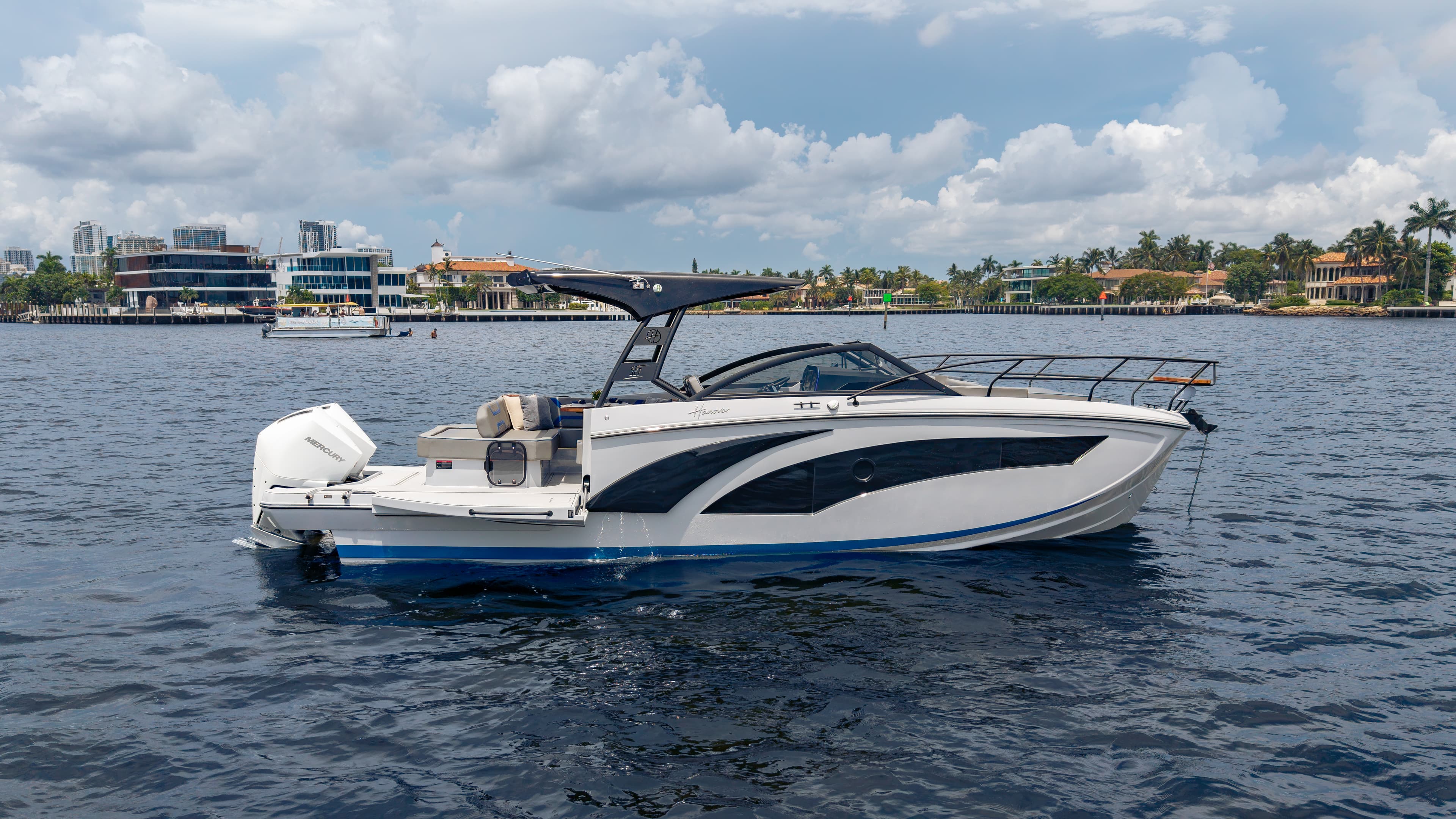 2027 Hanover Yachts 327 for Sale in East Hampton, New York Day Boats 4