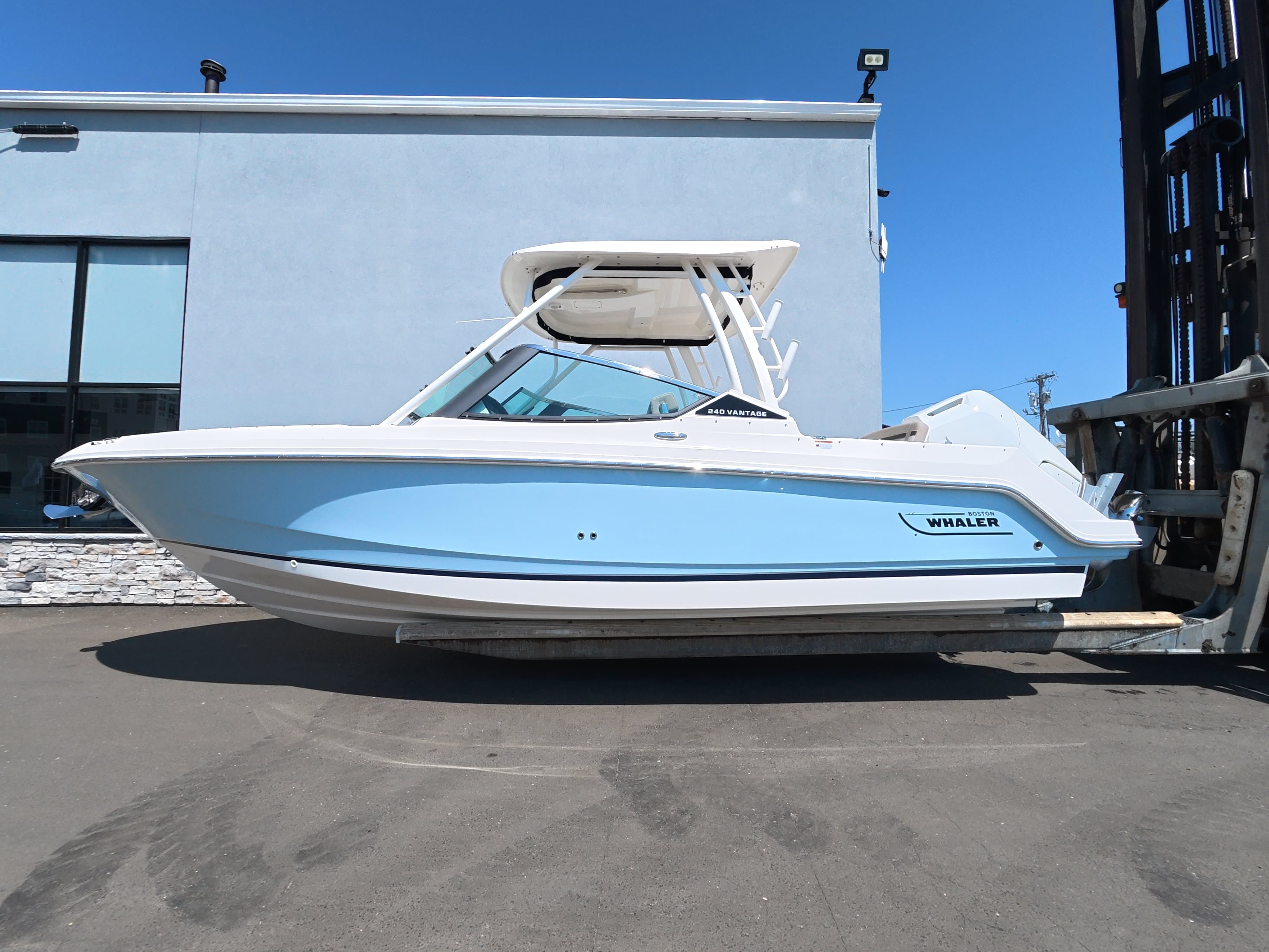 2026 Boston Whaler 240 Vantage a la venta en Norwalk, Connecticut Dual Console 2