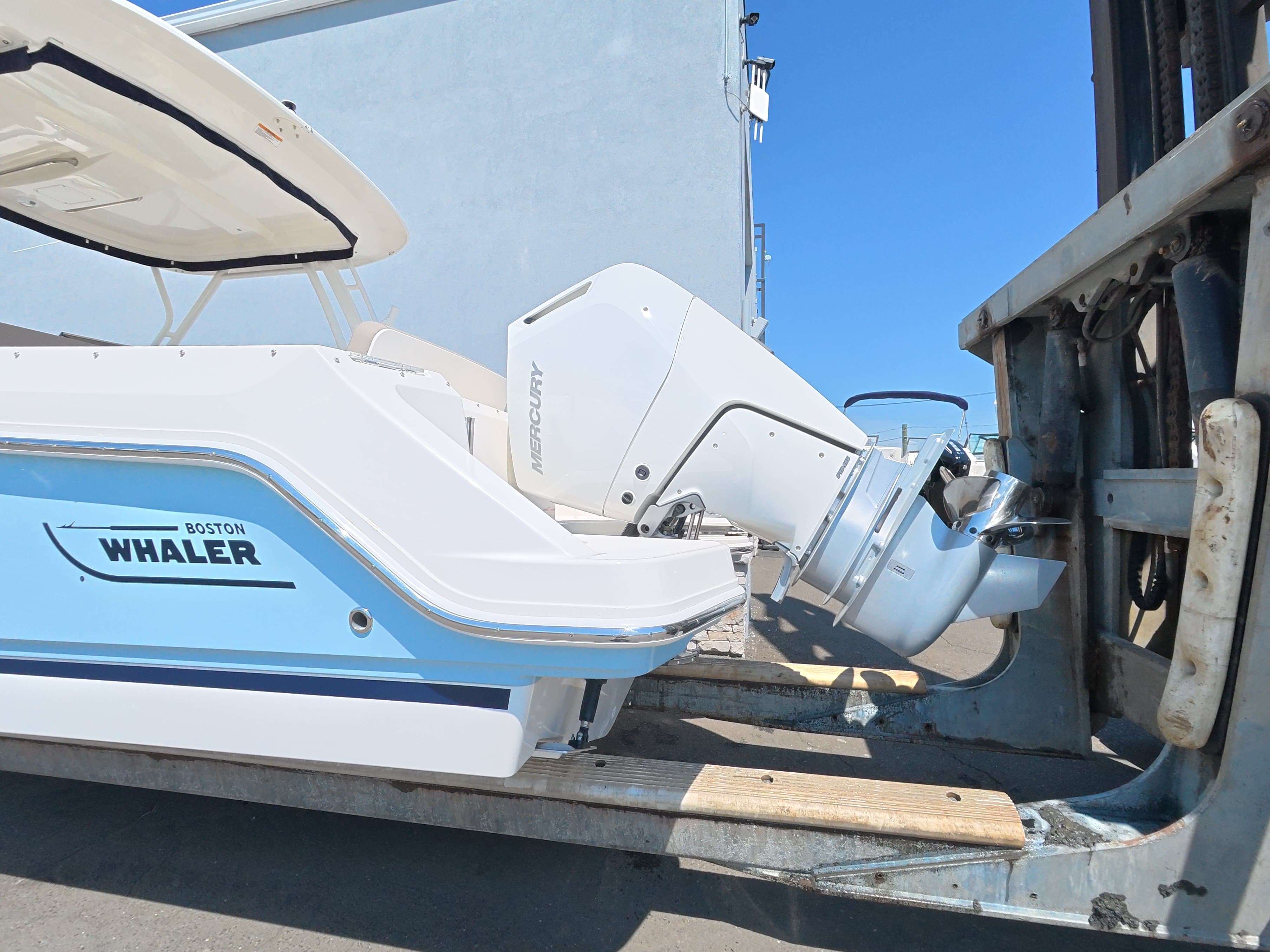 2026 Boston Whaler 240 Vantage a la venta en Norwalk, Connecticut Dual Console 4