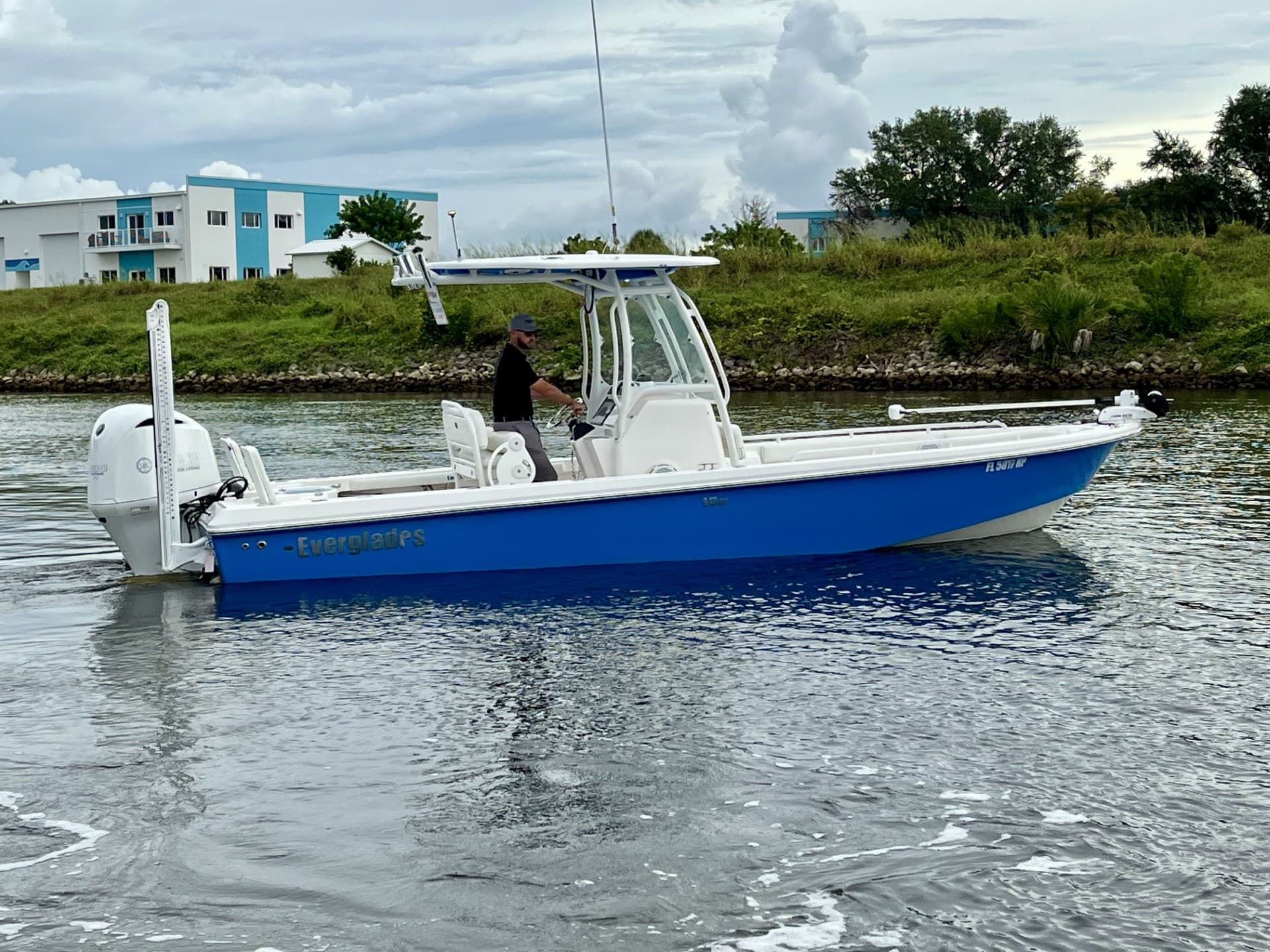 2017 Everglades Boats 243CC a la venta en Venice, Florida Center Console 3