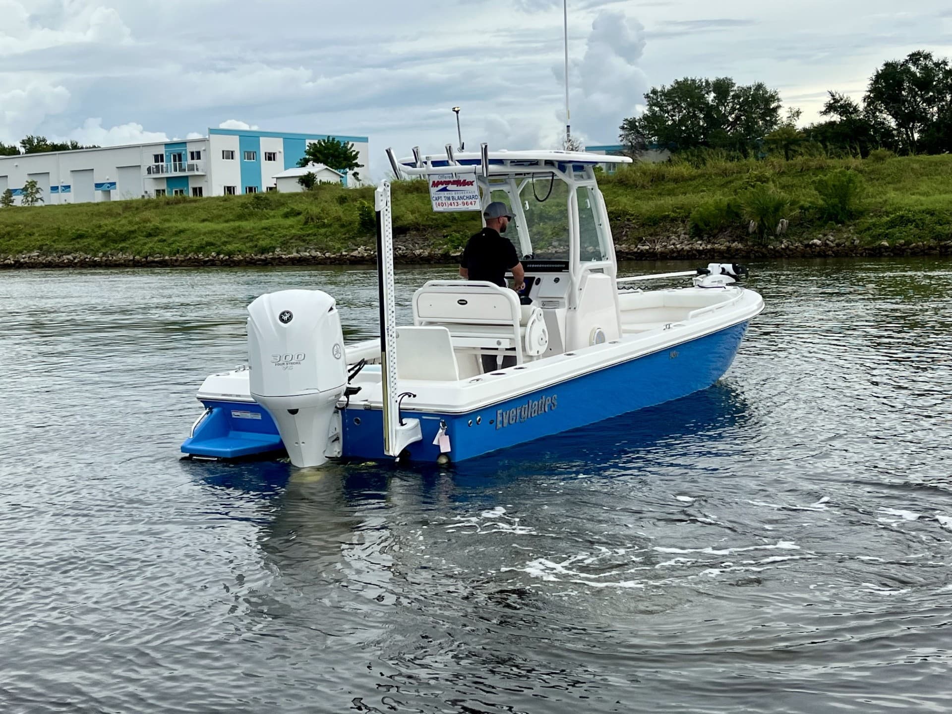2017 Everglades Boats 243CC a la venta en Venice, Florida Center Console 5
