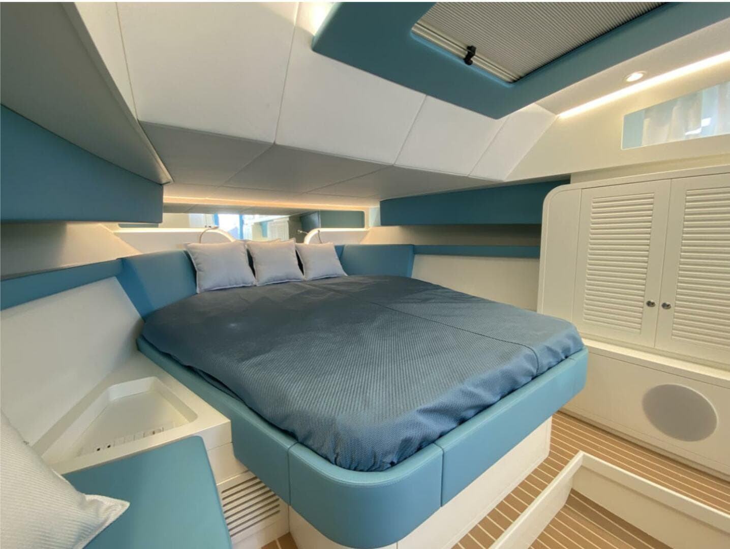 2027 Canados Yachts Gladiator 431 Walk-Around for Sale in Miami, Florida Sport Cruiser 4