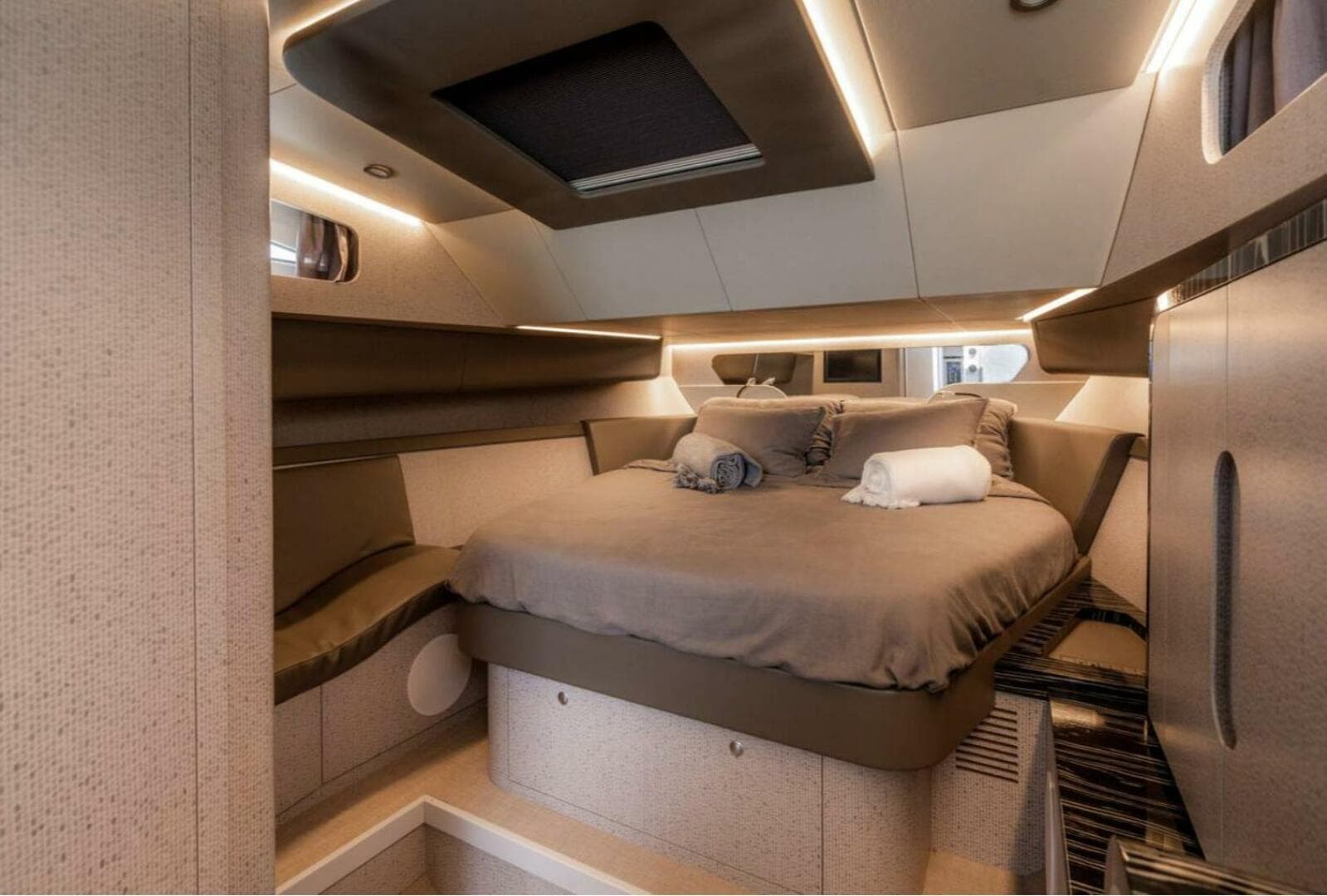 2027 Canados Yachts Gladiator 431 Walk-Around for Sale in Miami, Florida Sport Cruiser 5