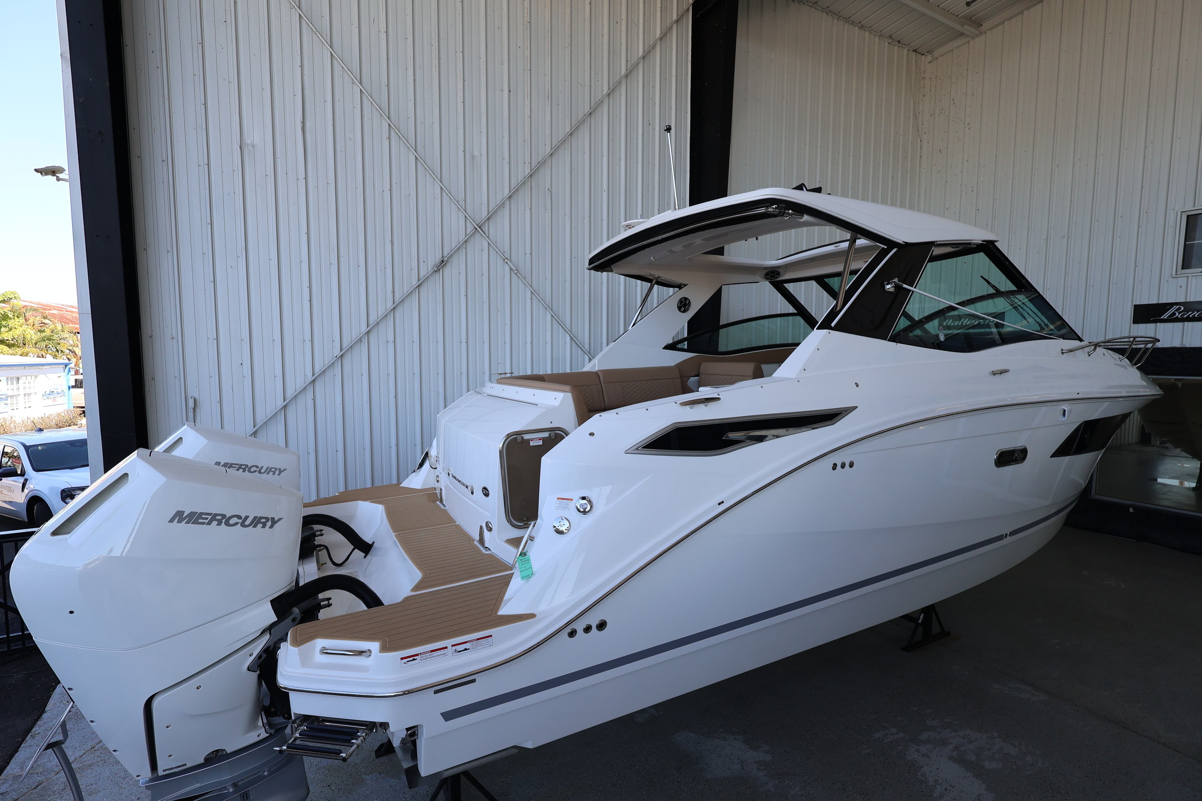 2026 Sea Ray Sundancer 320 Outboard in vendita a Naples, Florida Express Cruiser 3