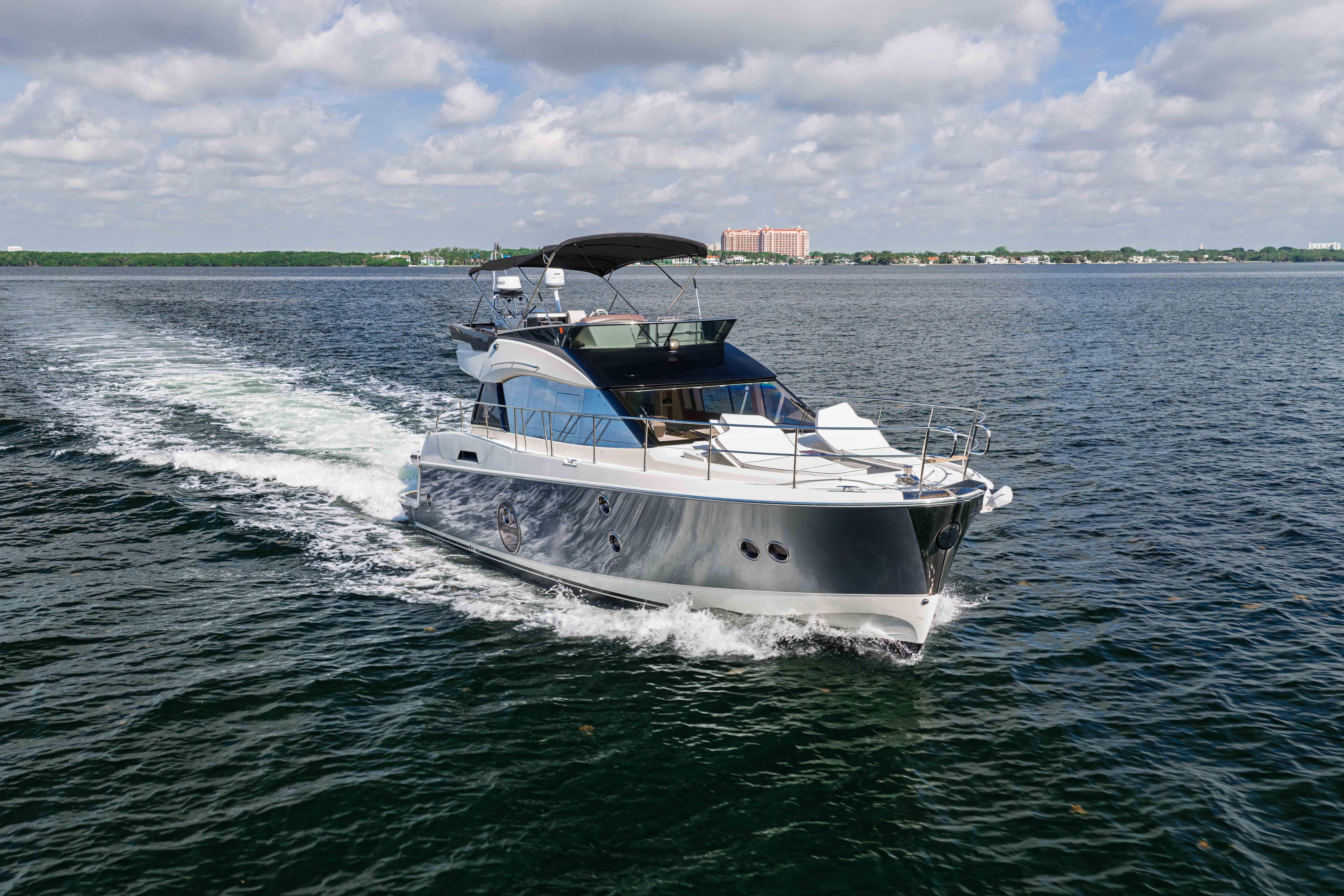 2017 Beneteau Monte Carlo 5 zum Verkauf in Miami, Florida Motor Yacht