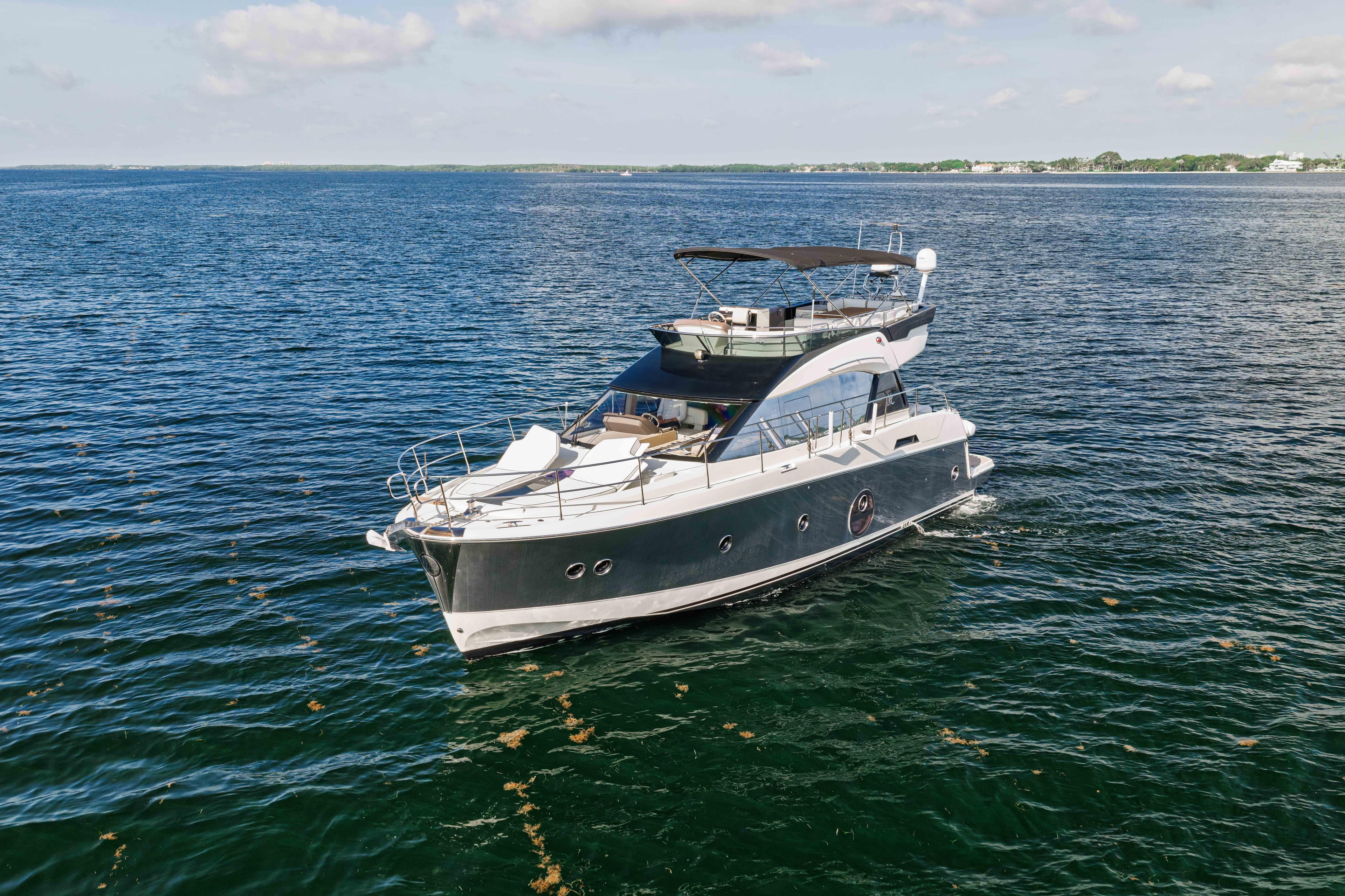 2017 Beneteau Monte Carlo 5 zum Verkauf in Miami, Florida Motor Yacht 5