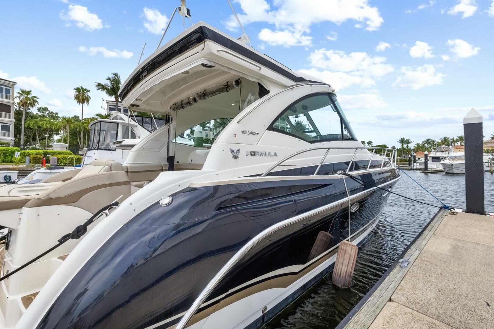 2016 Formula Boats 45 Yacht in vendita a Fort Myers, Florida Express Cruiser 3
