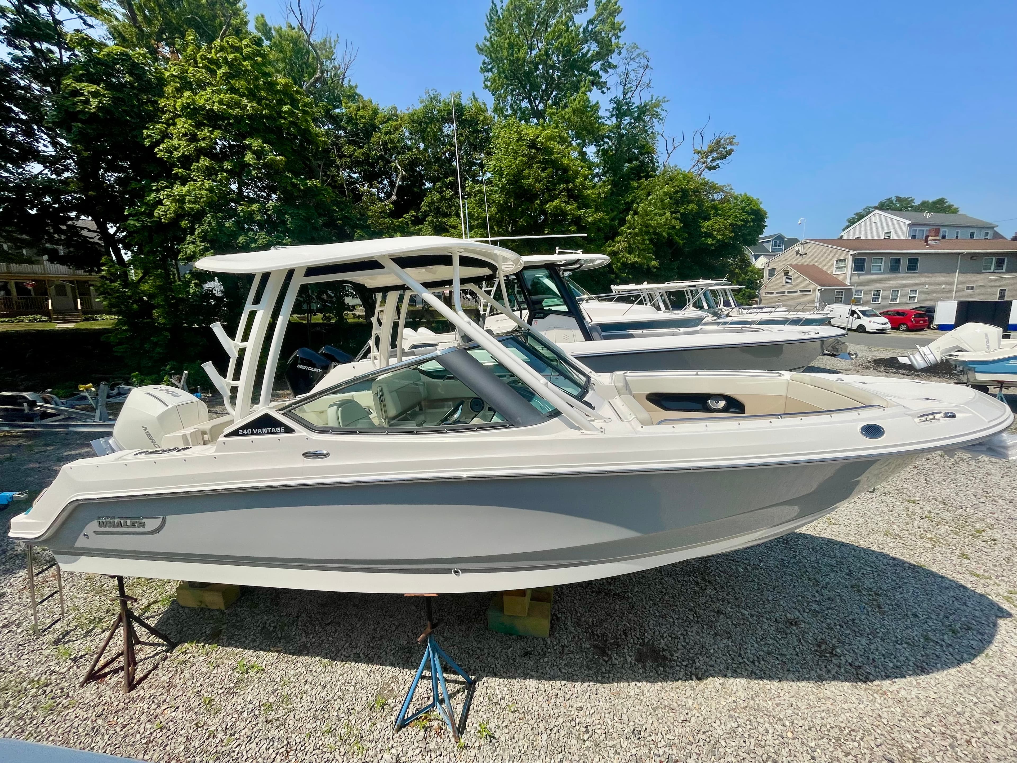2026 Boston Whaler 240 Vantage for Sale in Quincy, MA Dual Console