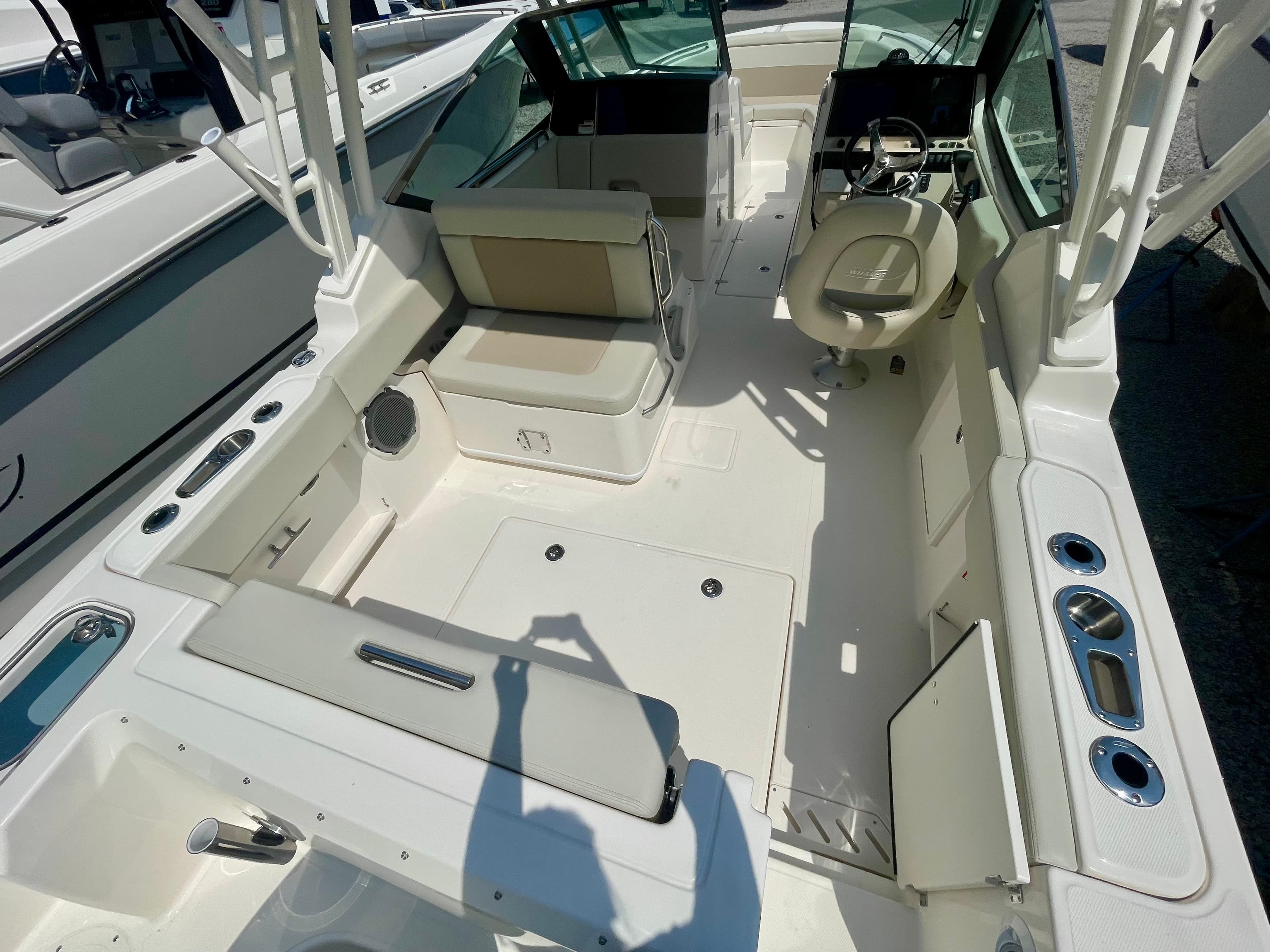 2026 Boston Whaler 240 Vantage for Sale in Quincy, MA Dual Console 3