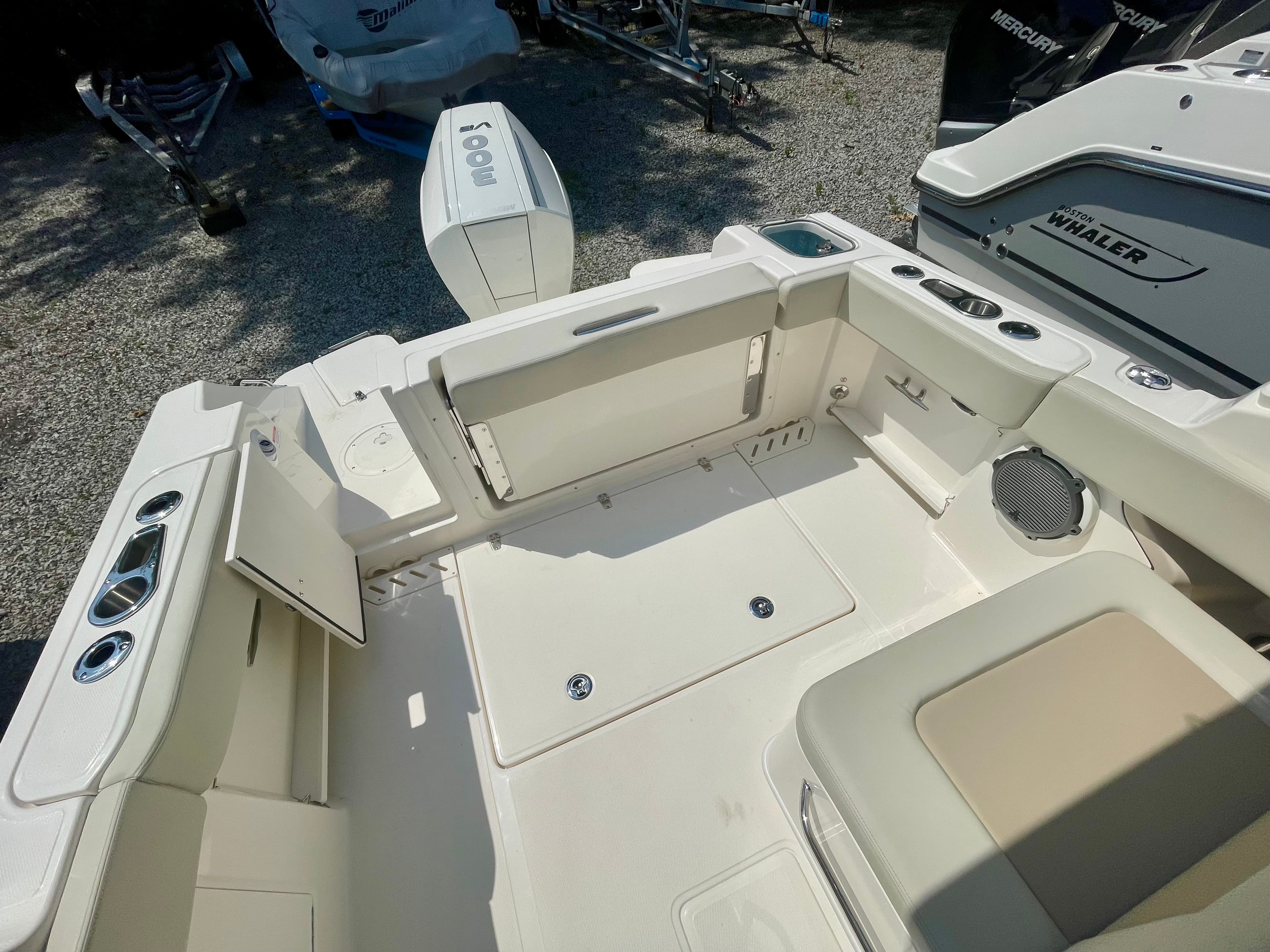 2026 Boston Whaler 240 Vantage for Sale in Quincy, MA Dual Console 4