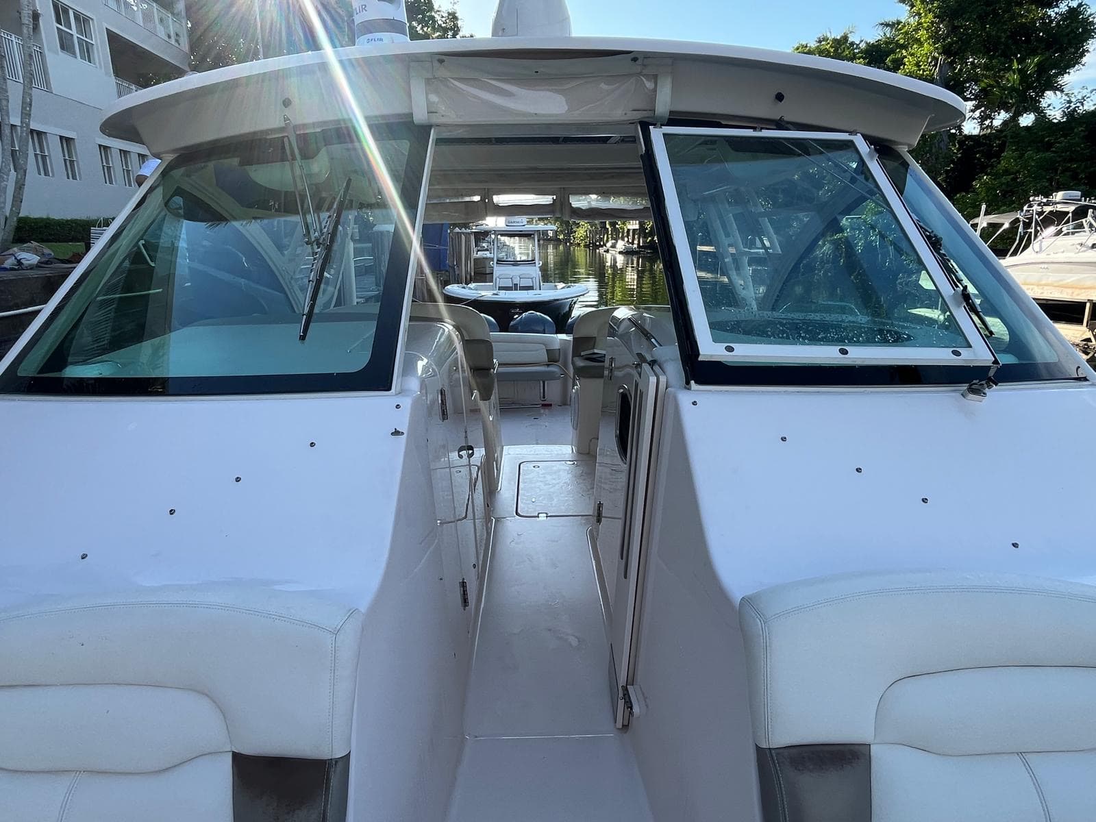 2014 Grady-White Boats Freedom 375 zum Verkauf in Miami Shores, FL Bowrider 2