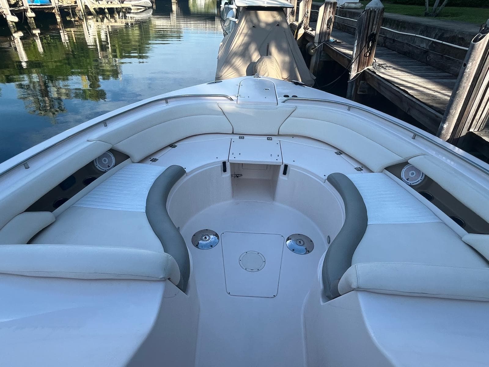 2014 Grady-White Boats Freedom 375 zum Verkauf in Miami Shores, FL Bowrider 3