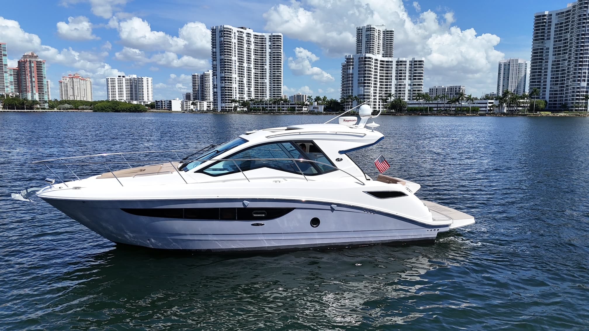 2017 Sea Ray Sundancer 350 Coupe for Sale in Aventura, Florida Cruiser 5