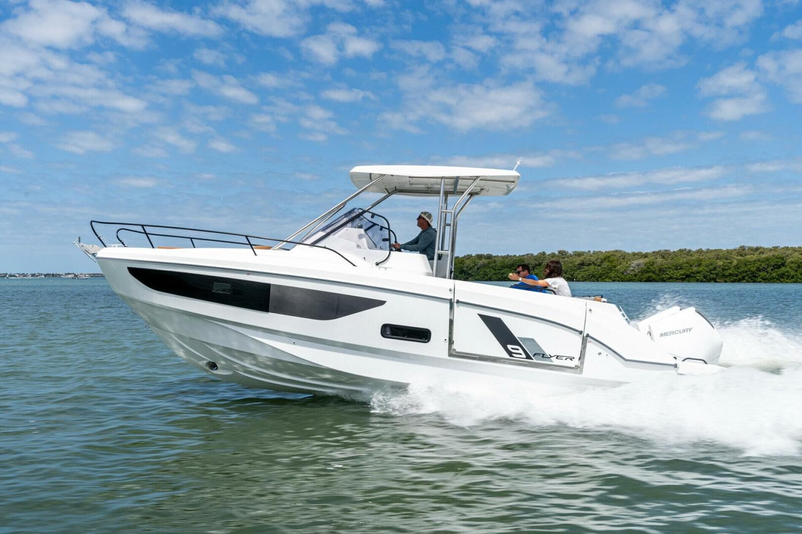 2027 Beneteau Flyer 9 SUNdeck for Sale in South Dartmouth, Massachusetts Center Console 2