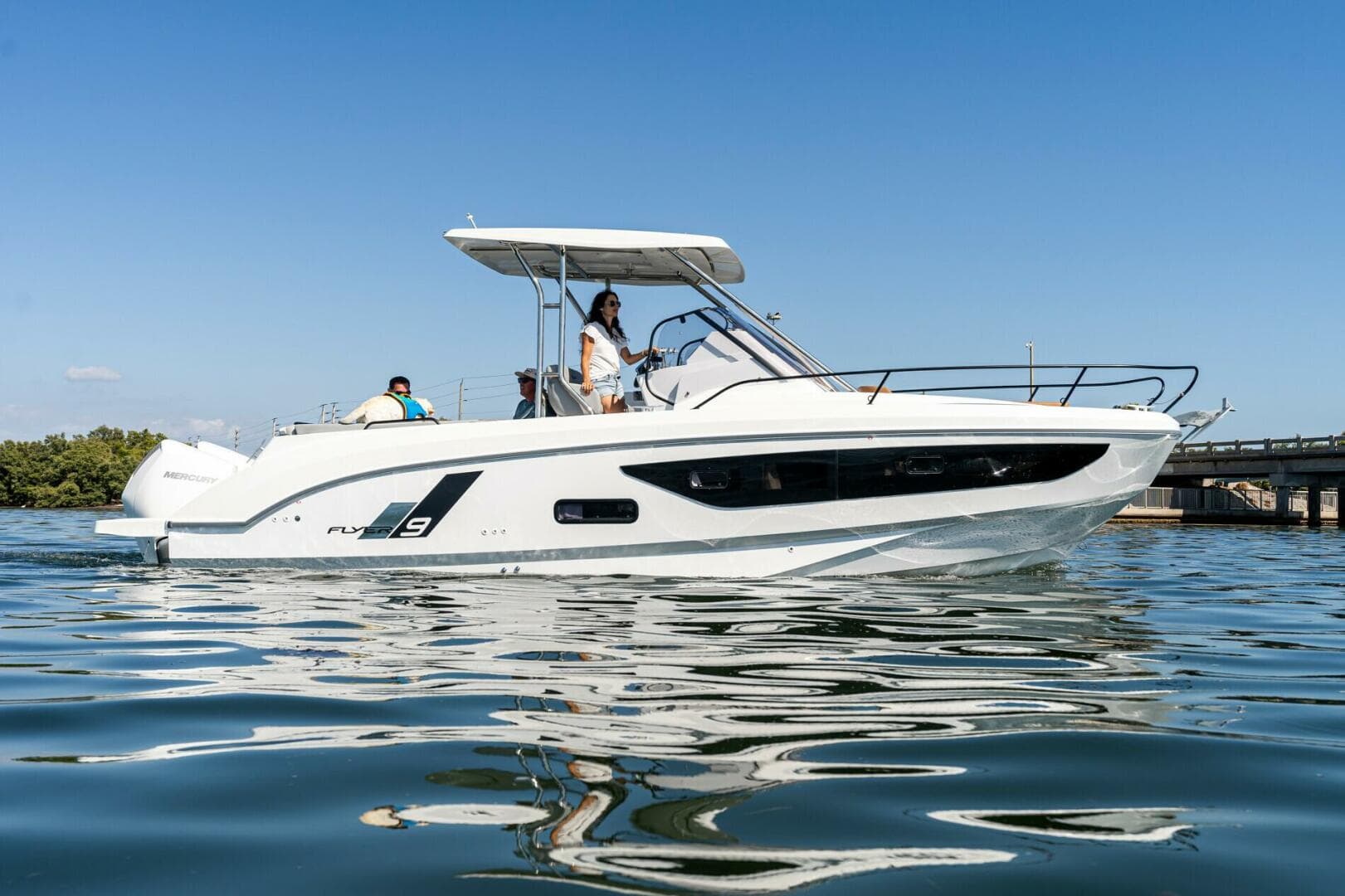 2027 Beneteau Flyer 9 SUNdeck for Sale in South Dartmouth, Massachusetts Center Console 3