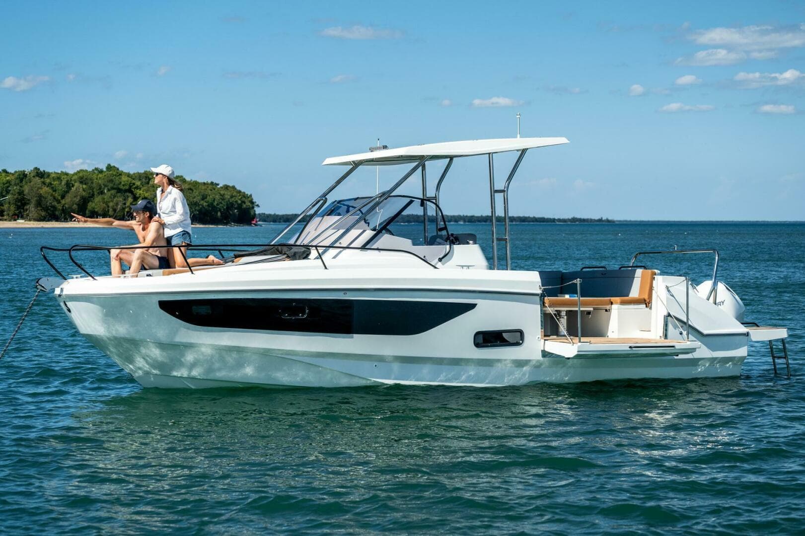 2027 Beneteau Flyer 9 SUNdeck for Sale in South Dartmouth, Massachusetts Center Console 4