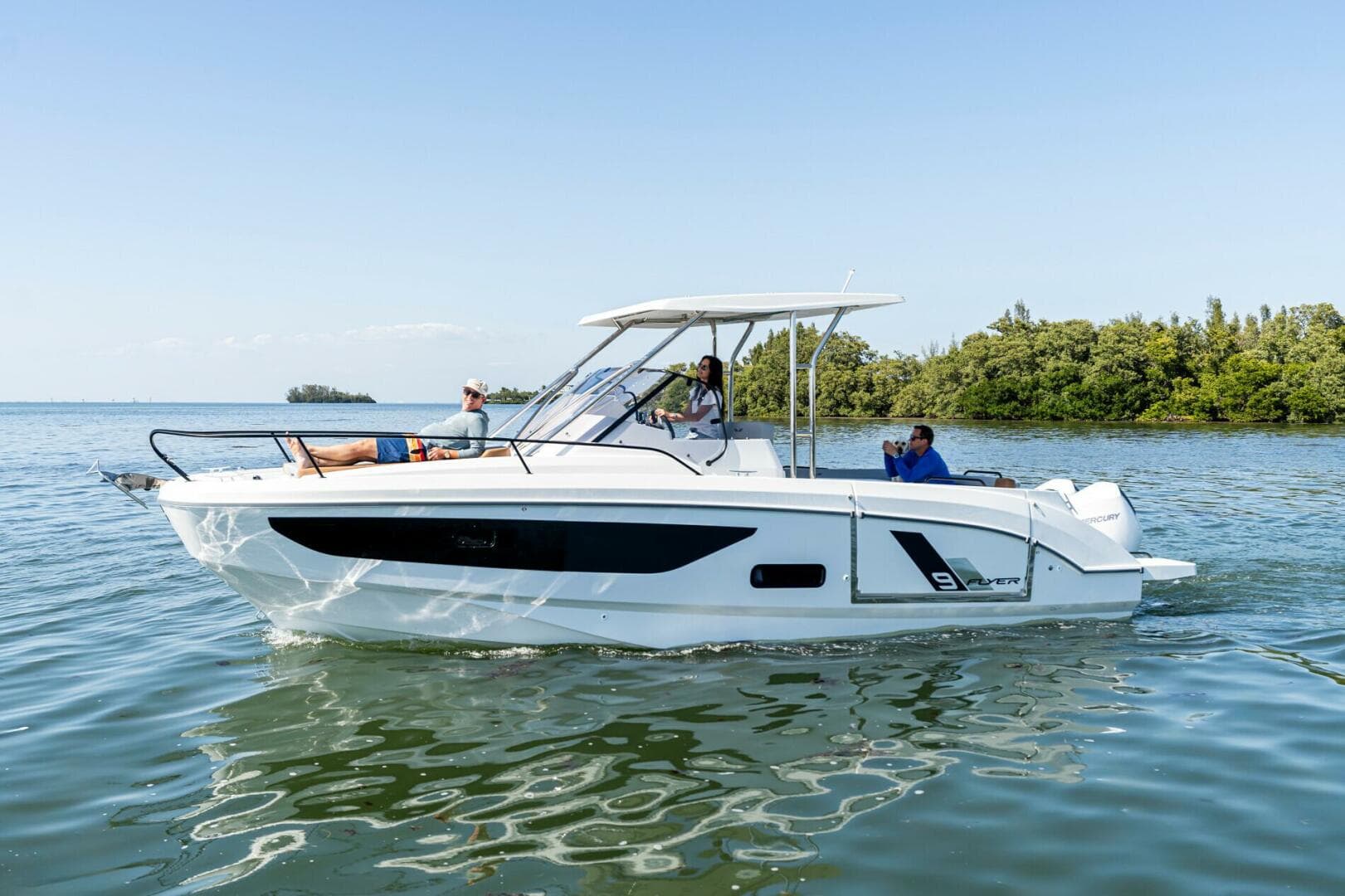 2027 Beneteau Flyer 9 SUNdeck for Sale in South Dartmouth, Massachusetts Center Console 2