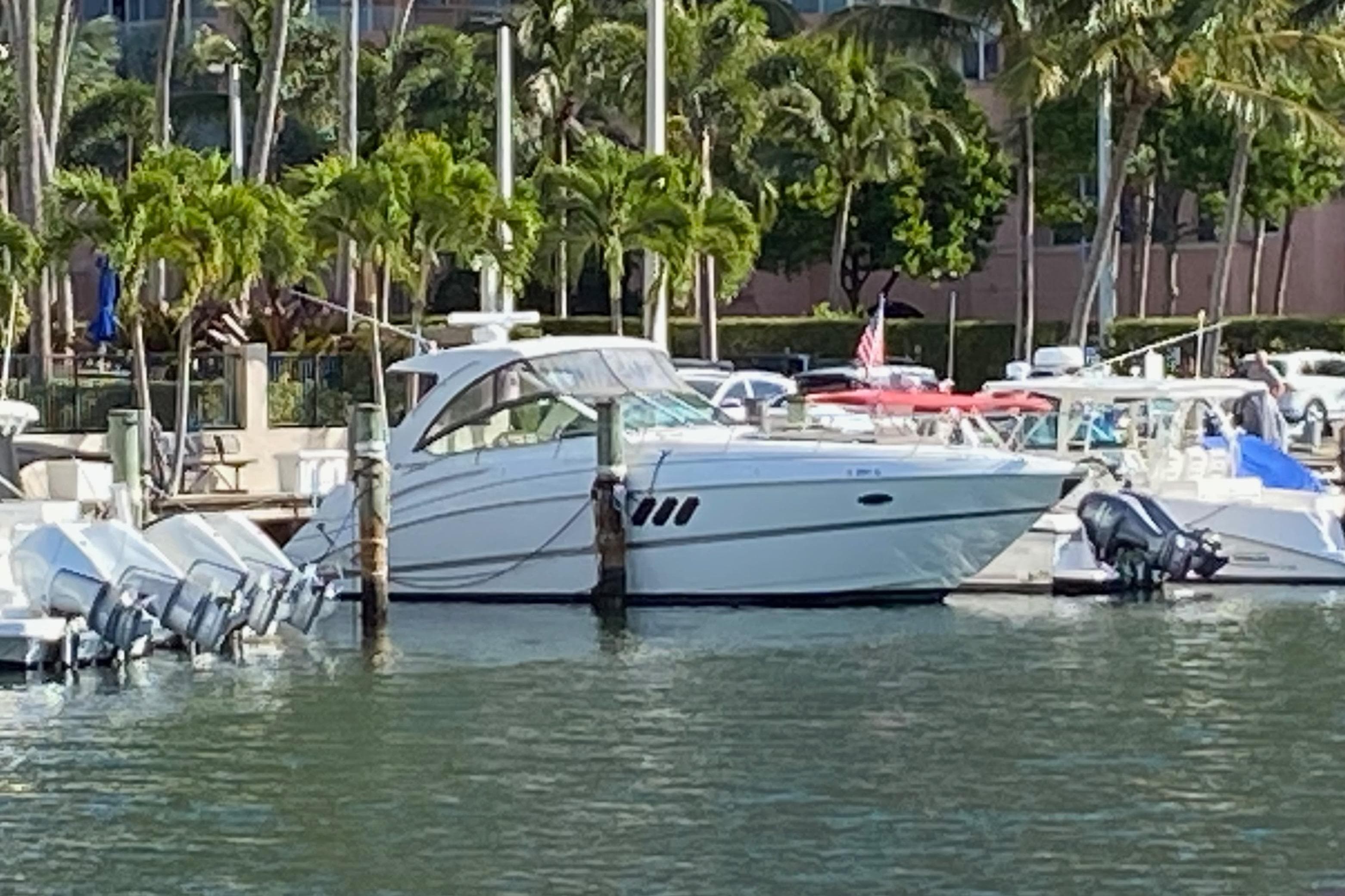 2013 Cruisers Yachts 380 Express zum Verkauf in Coral Gables, Florida Express Cruiser 3