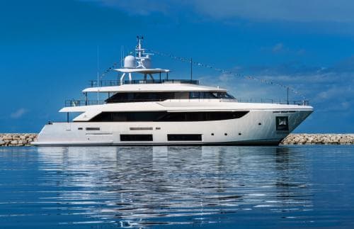 2021 Custom Line 108 in vendita a Imperia, IT Flybridge